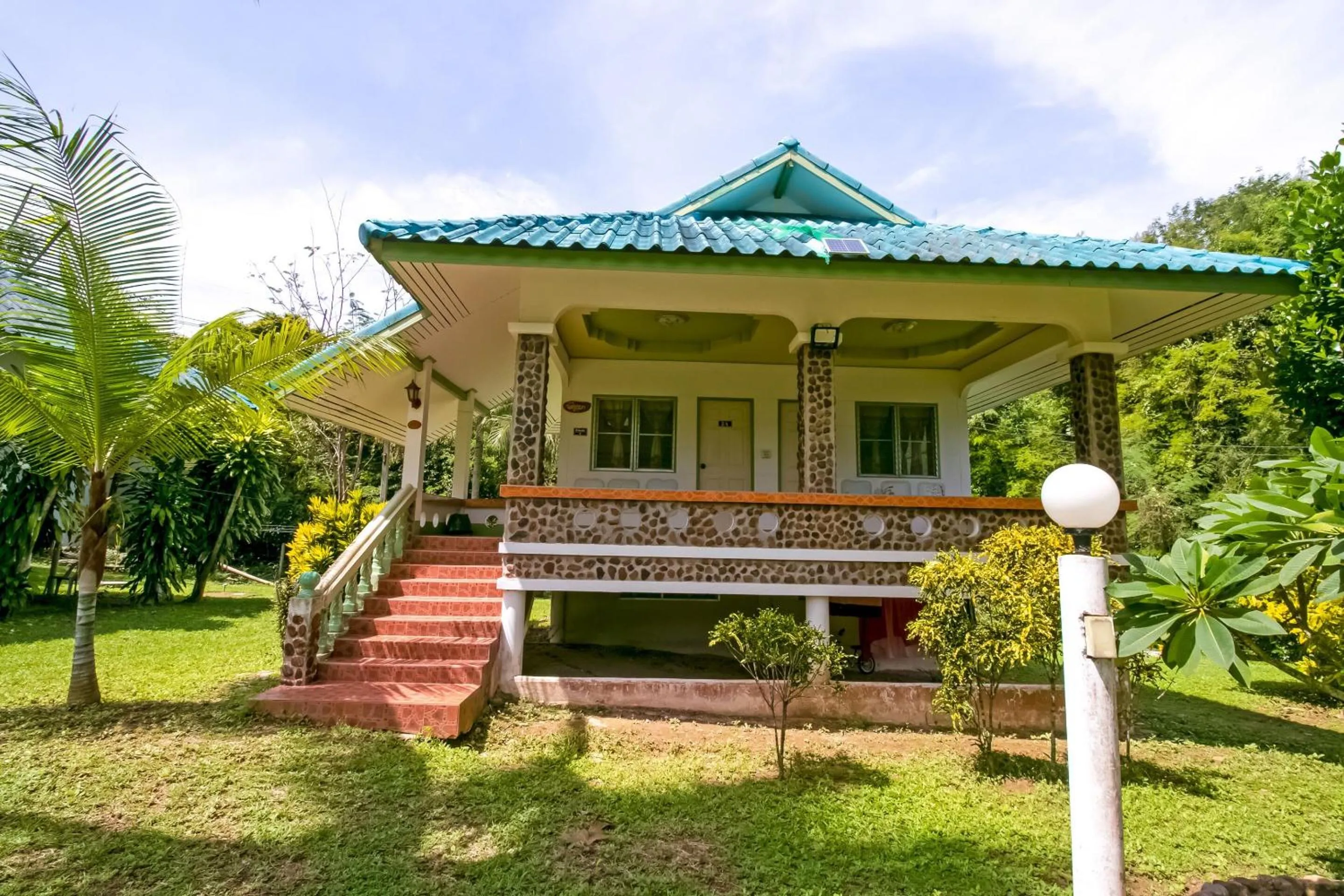 Lobby or reception in OYO 1080 Kanyapa Resort Kaeng Krachan