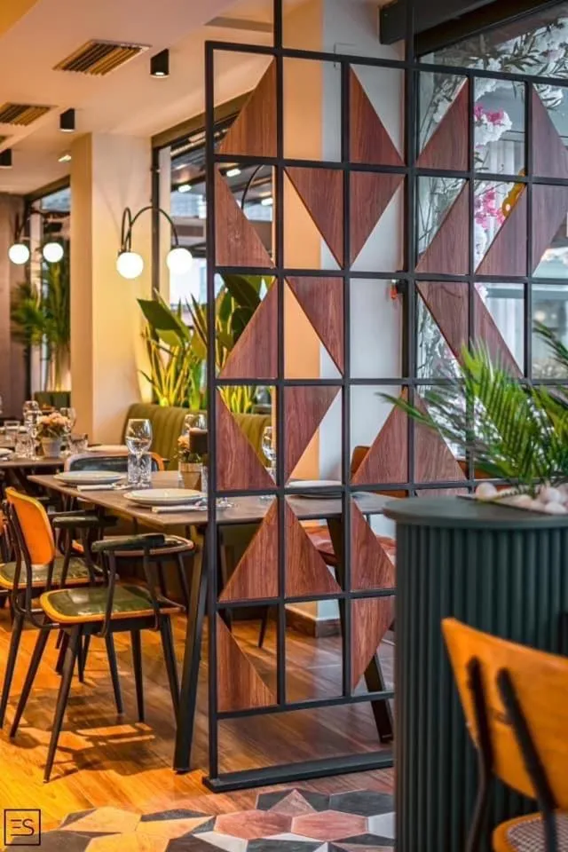 Restaurant/places to eat in Grand Central Hotel