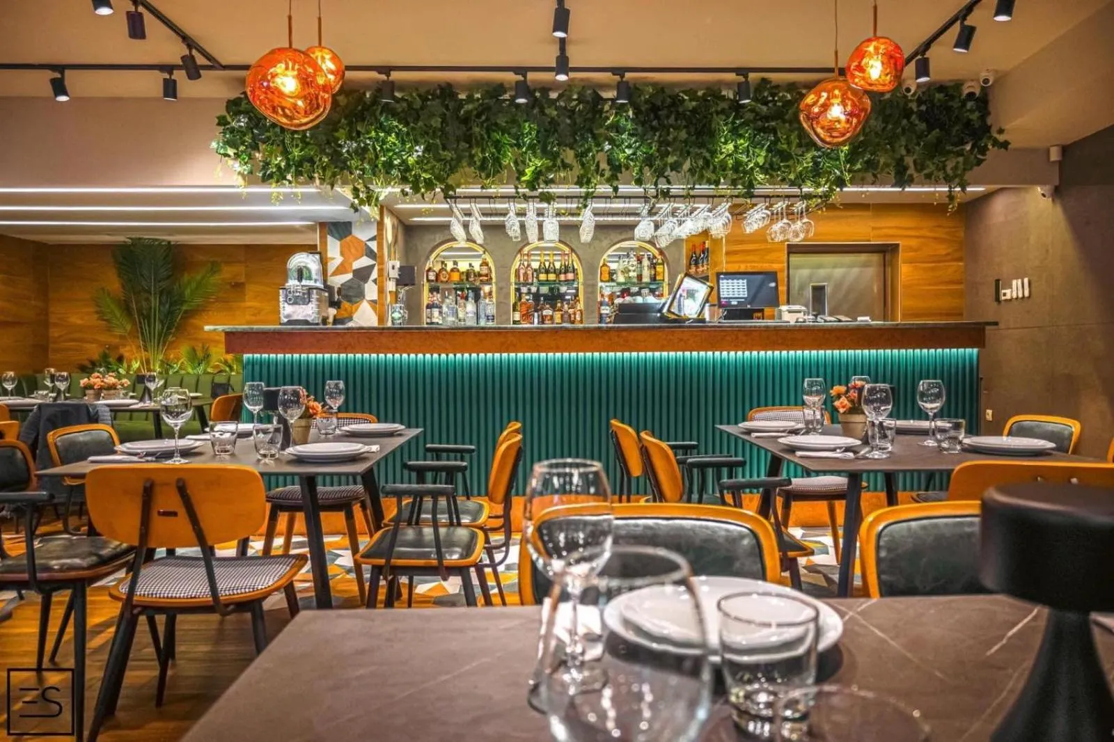 Restaurant/places to eat in Grand Central Hotel