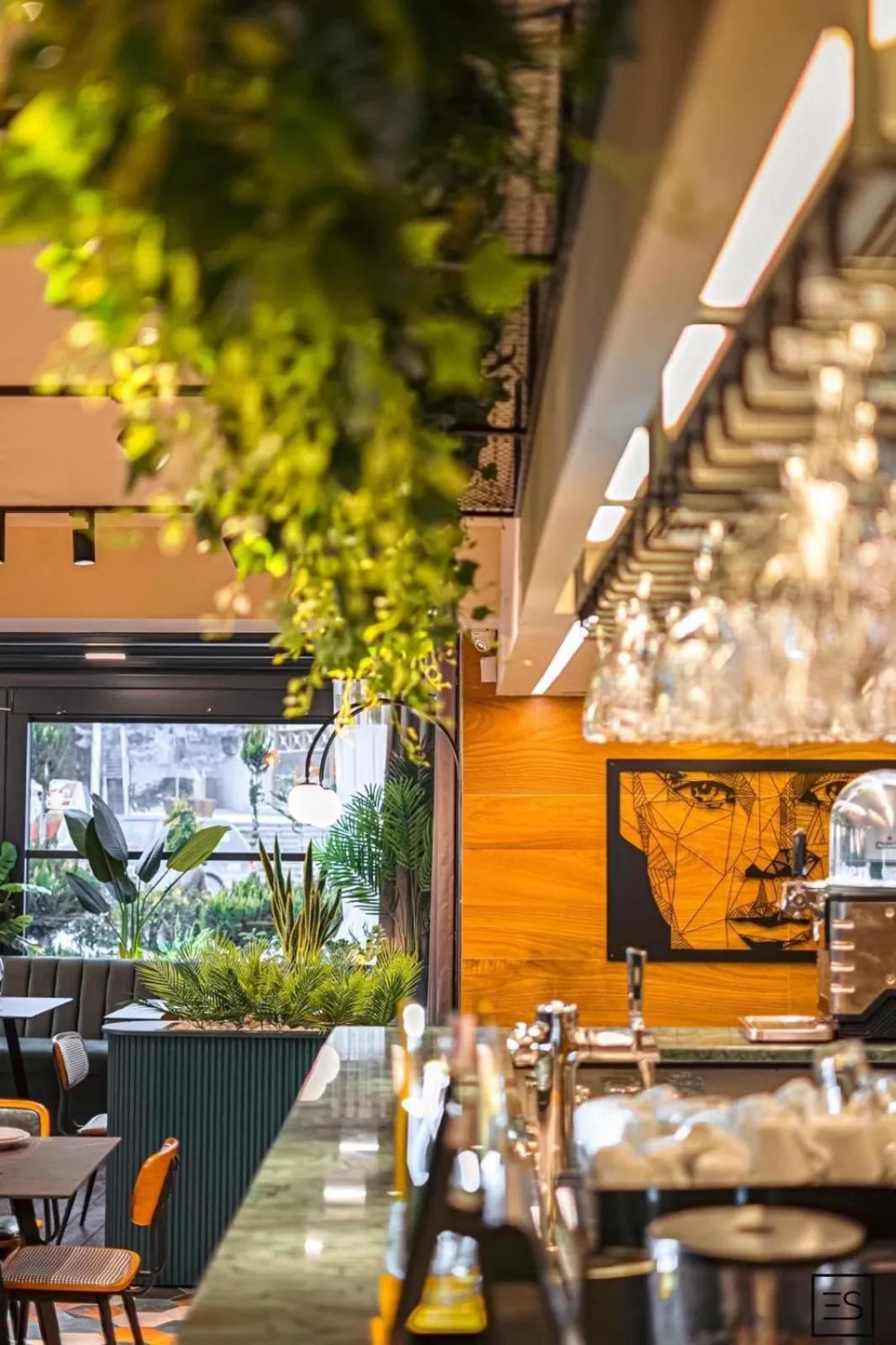 Restaurant/places to eat in Grand Central Hotel