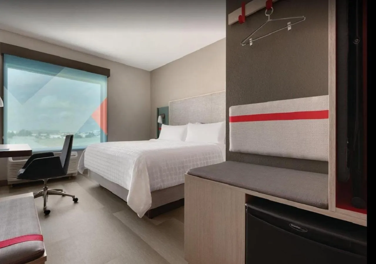 TV and multimedia, Bed in avid hotel Sioux City - Downtown by IHG