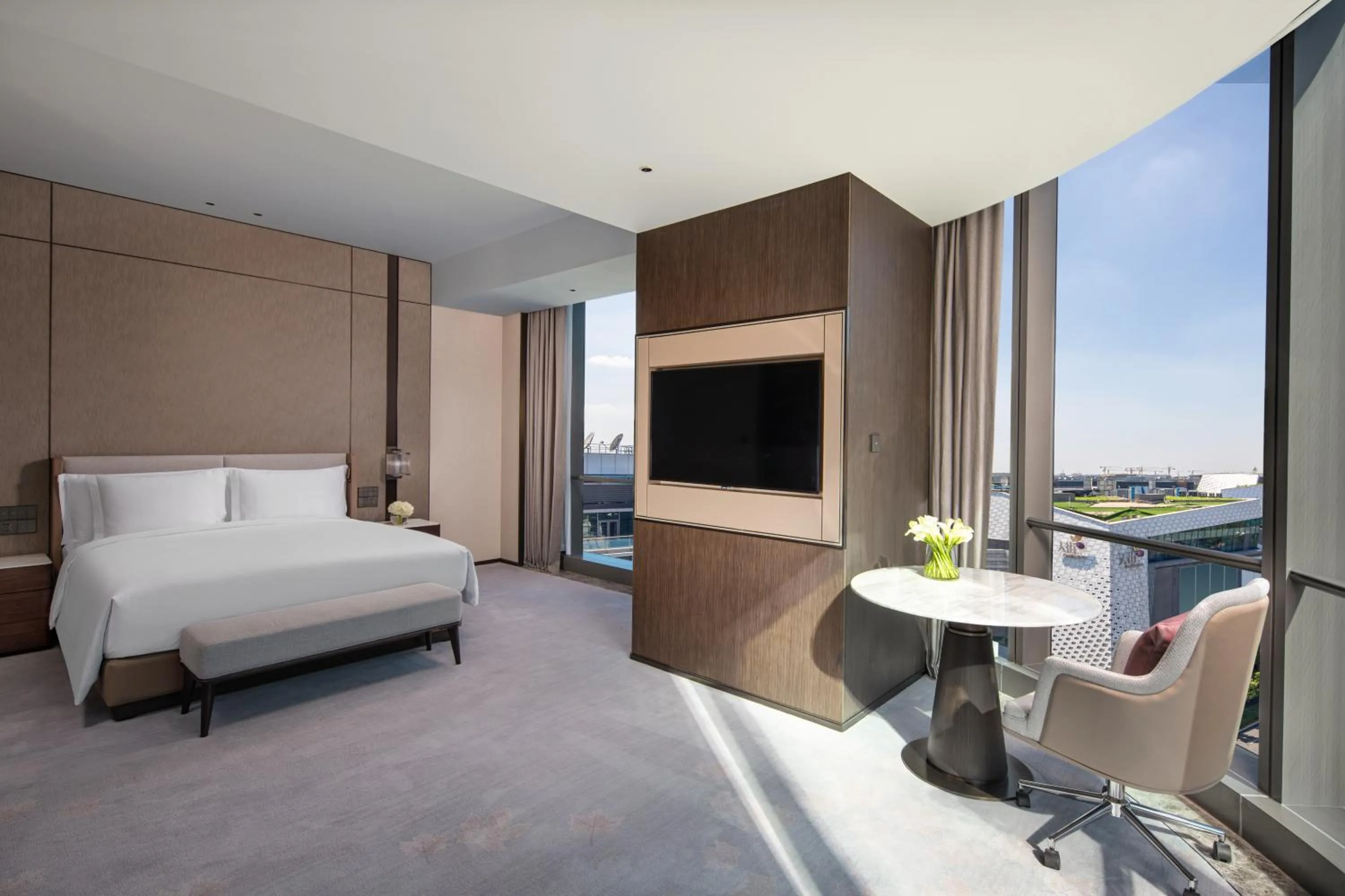 Bedroom, Bed in Crowne Plaza Shanghai Hongqiao by IHG