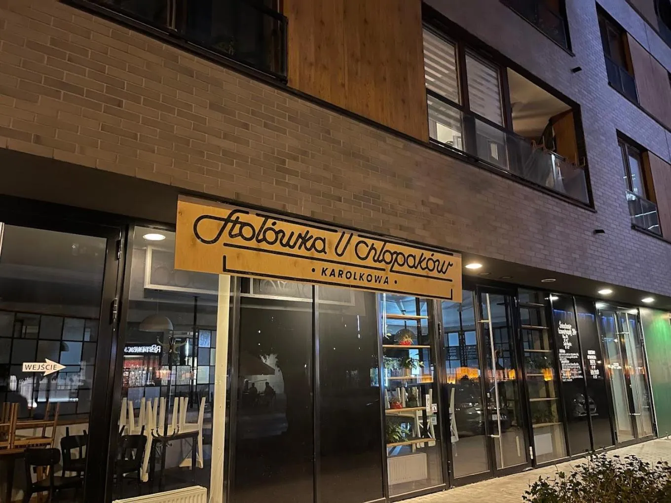 Restaurant/places to eat in Apartamenty Warszawskie delux Siedmiogrodzka