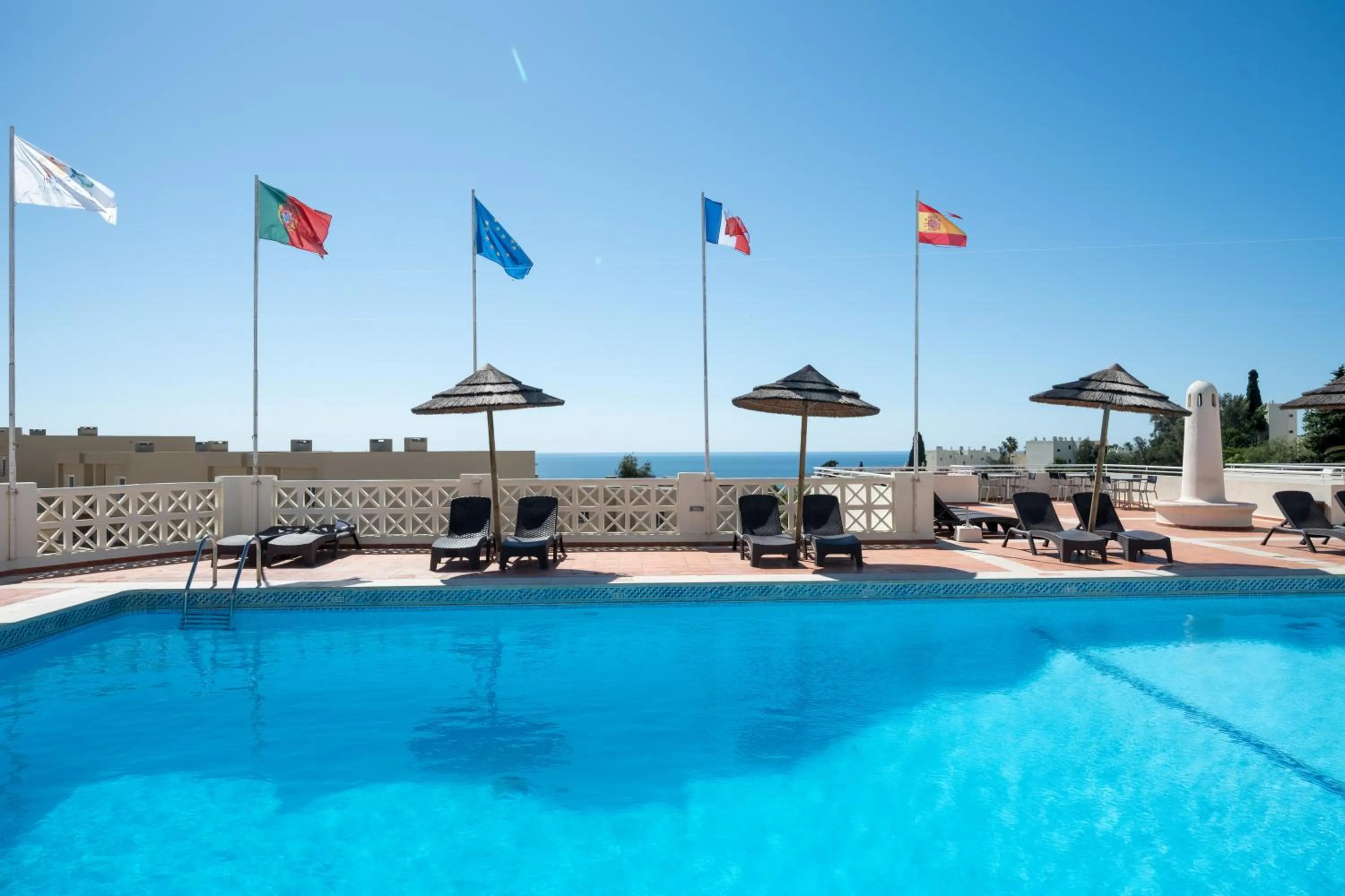 Swimming pool in Bellavista Jardim By BeGuest