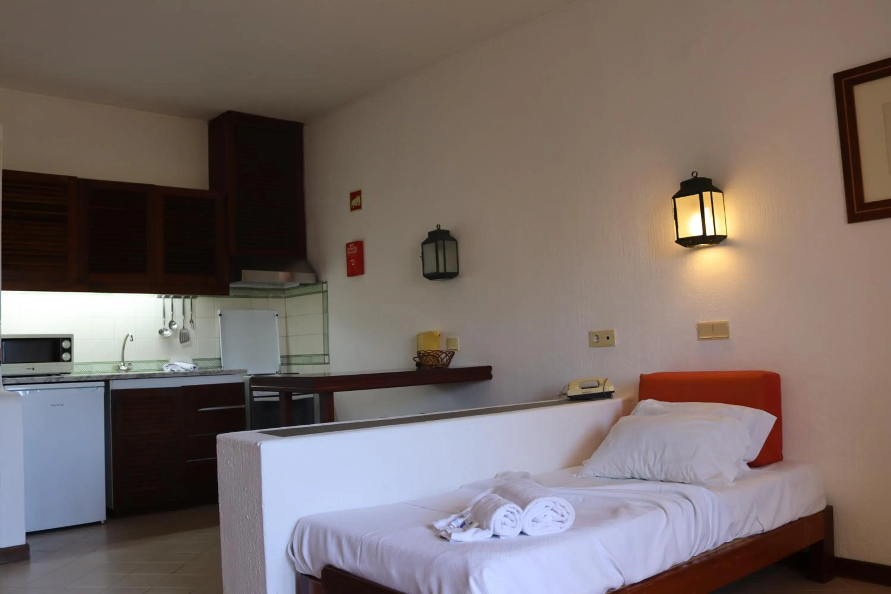 Kitchen or kitchenette, Bed in Bellavista Jardim By BeGuest