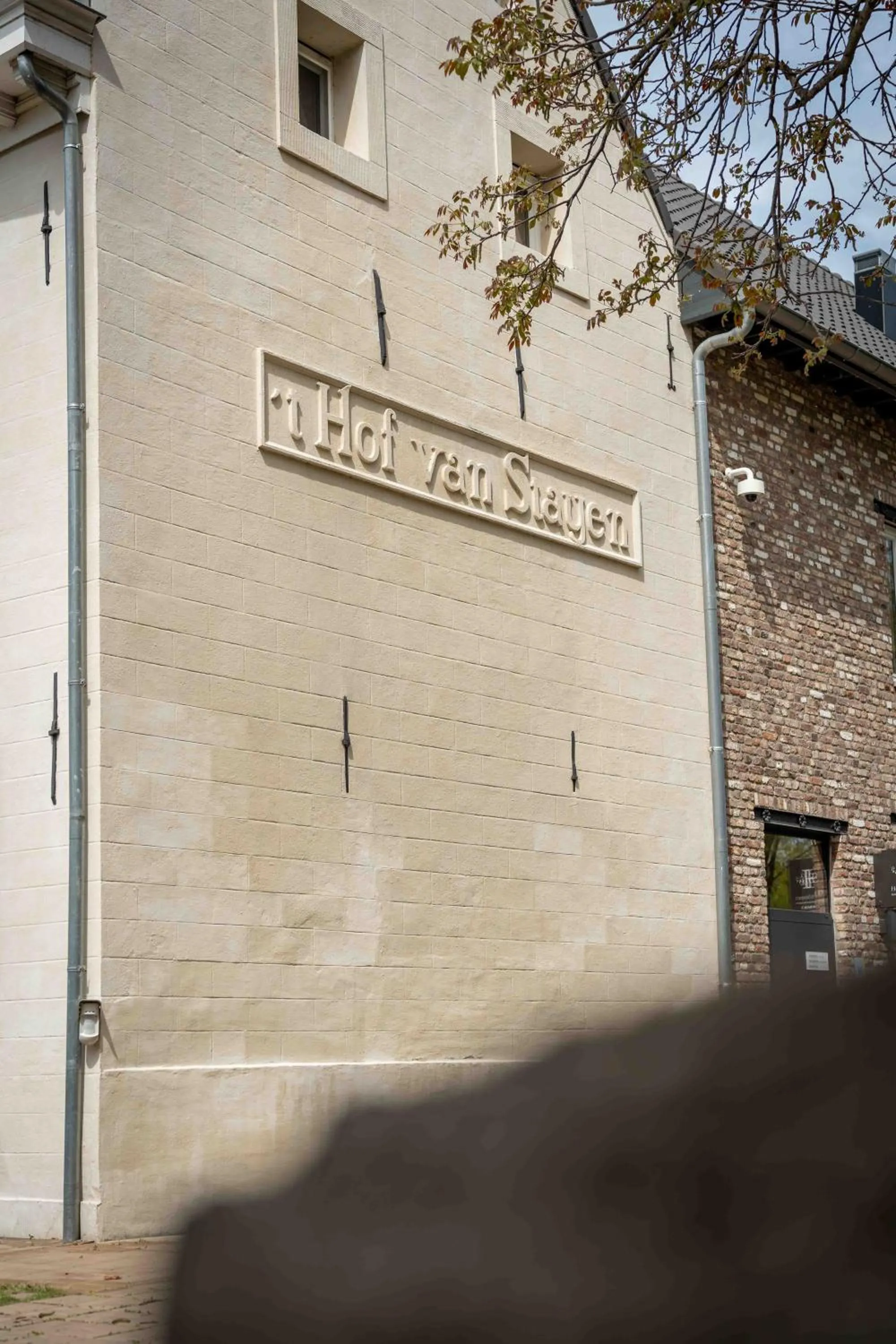 Property building in Hof van Stayen