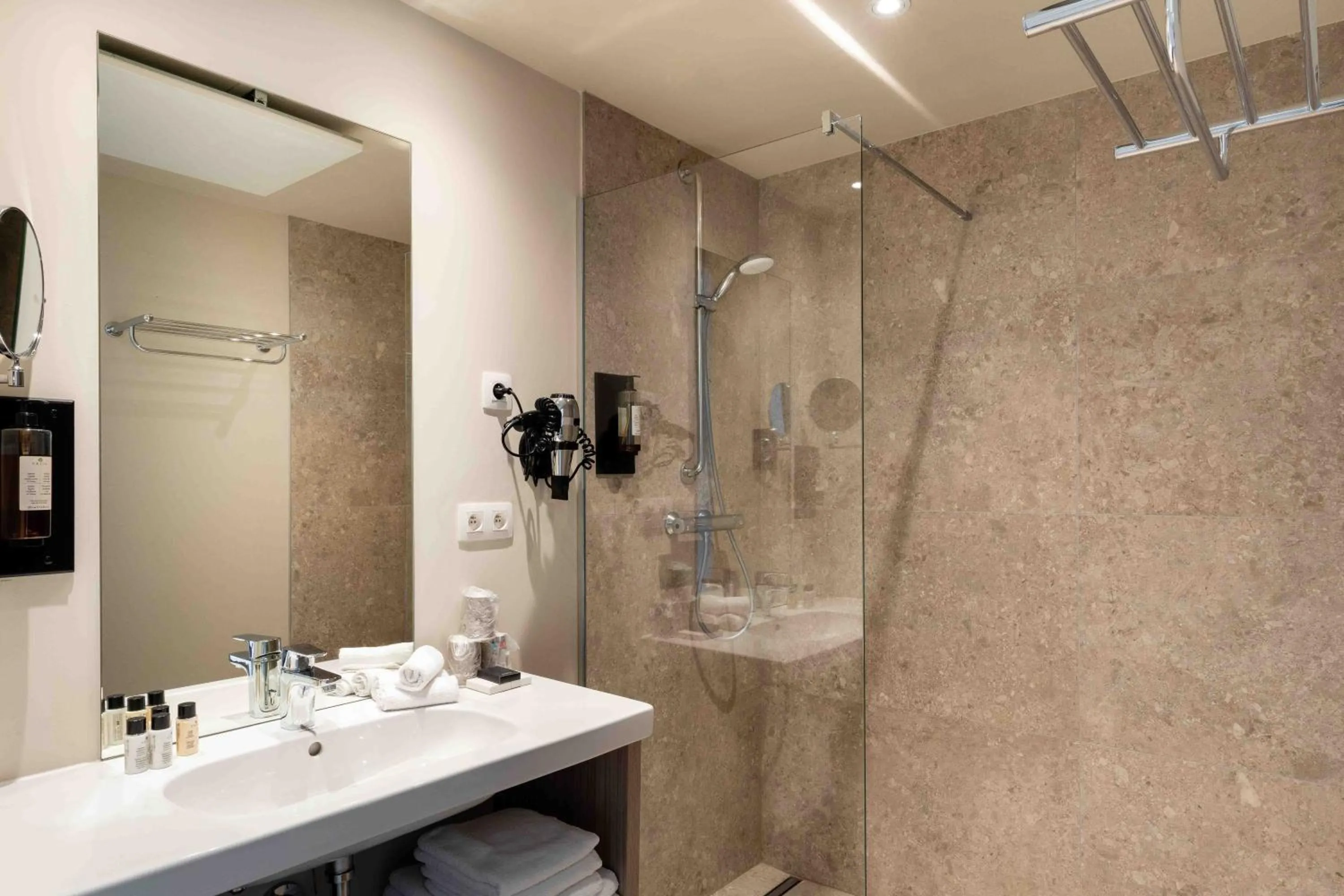 Bathroom in Hof van Stayen