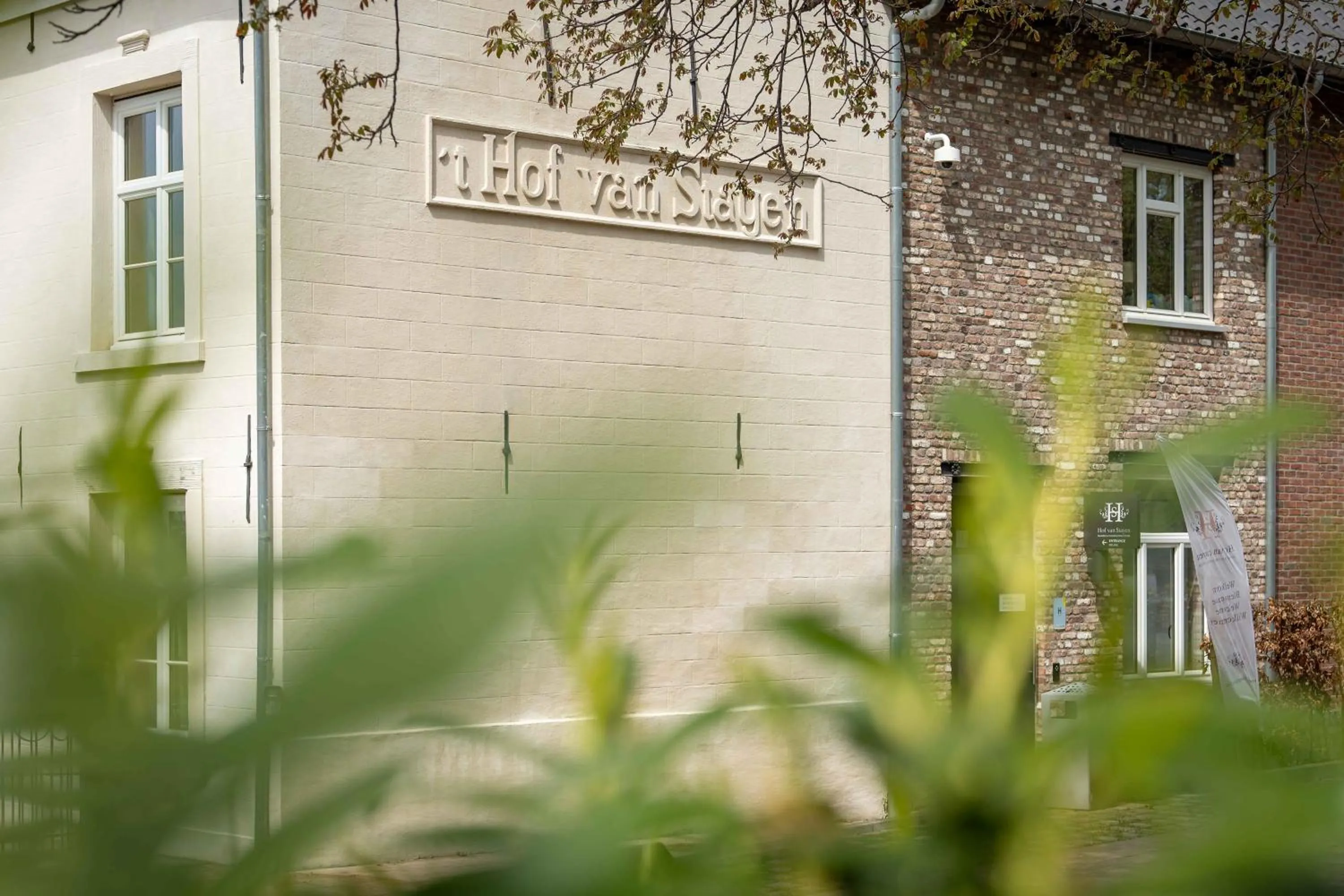 Property building in Hof van Stayen