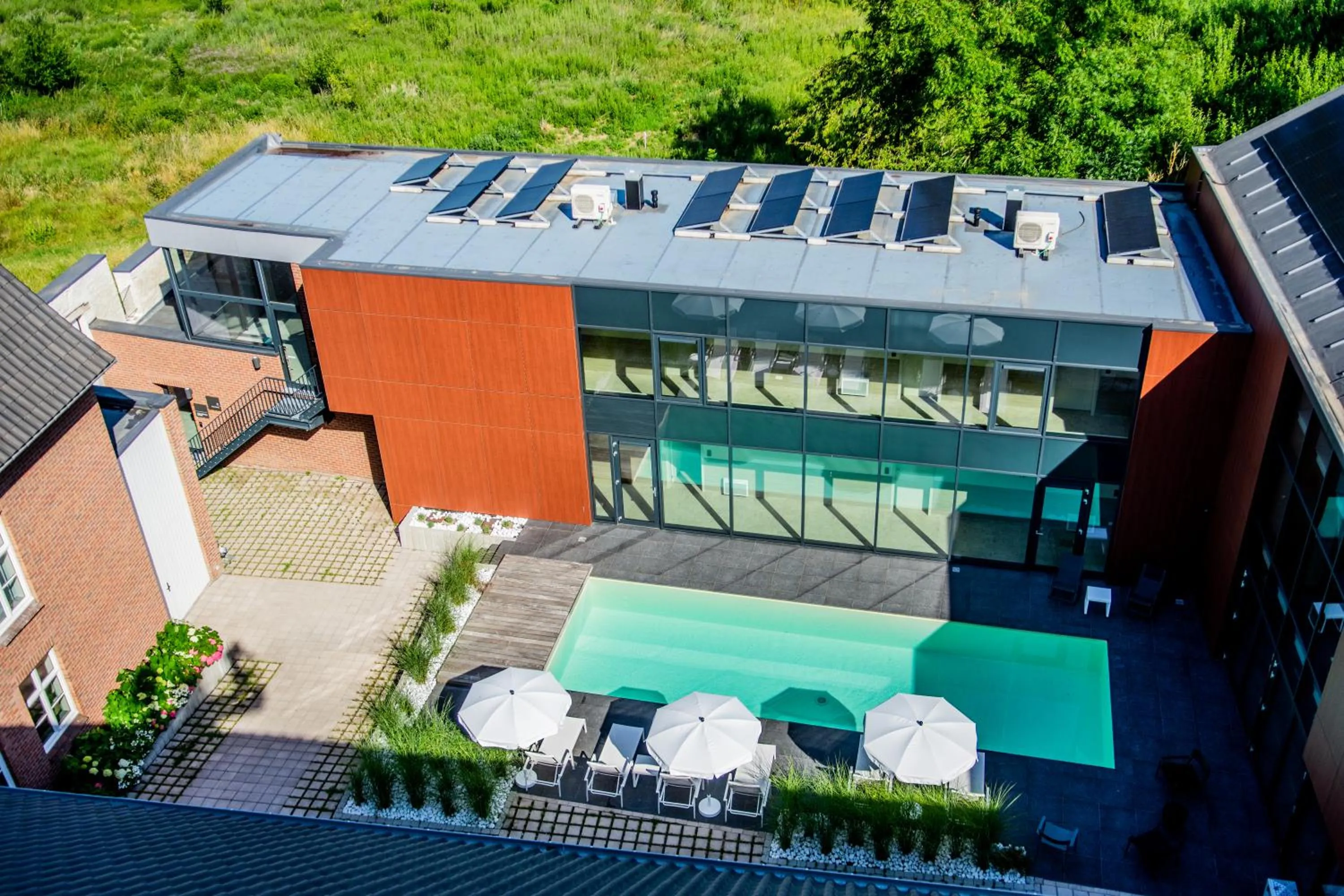 Property building in Hof van Stayen