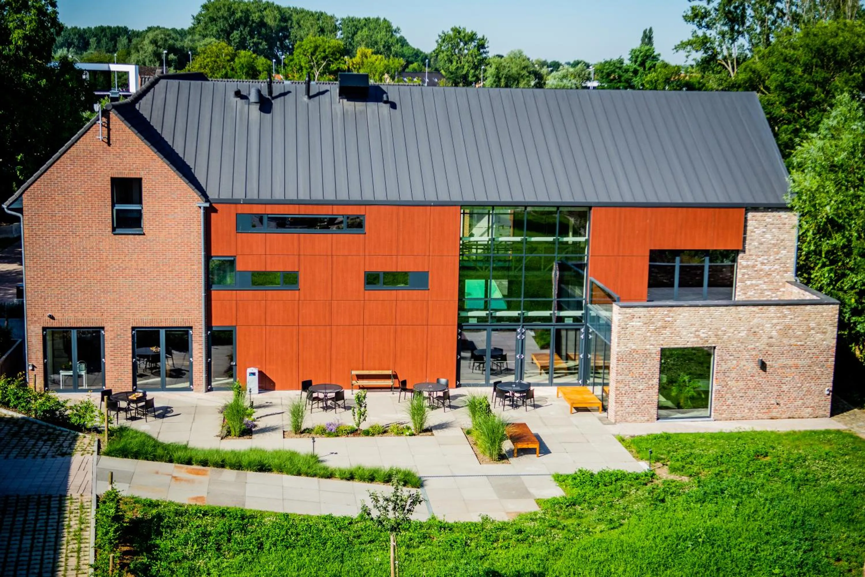 Property building in Hof van Stayen