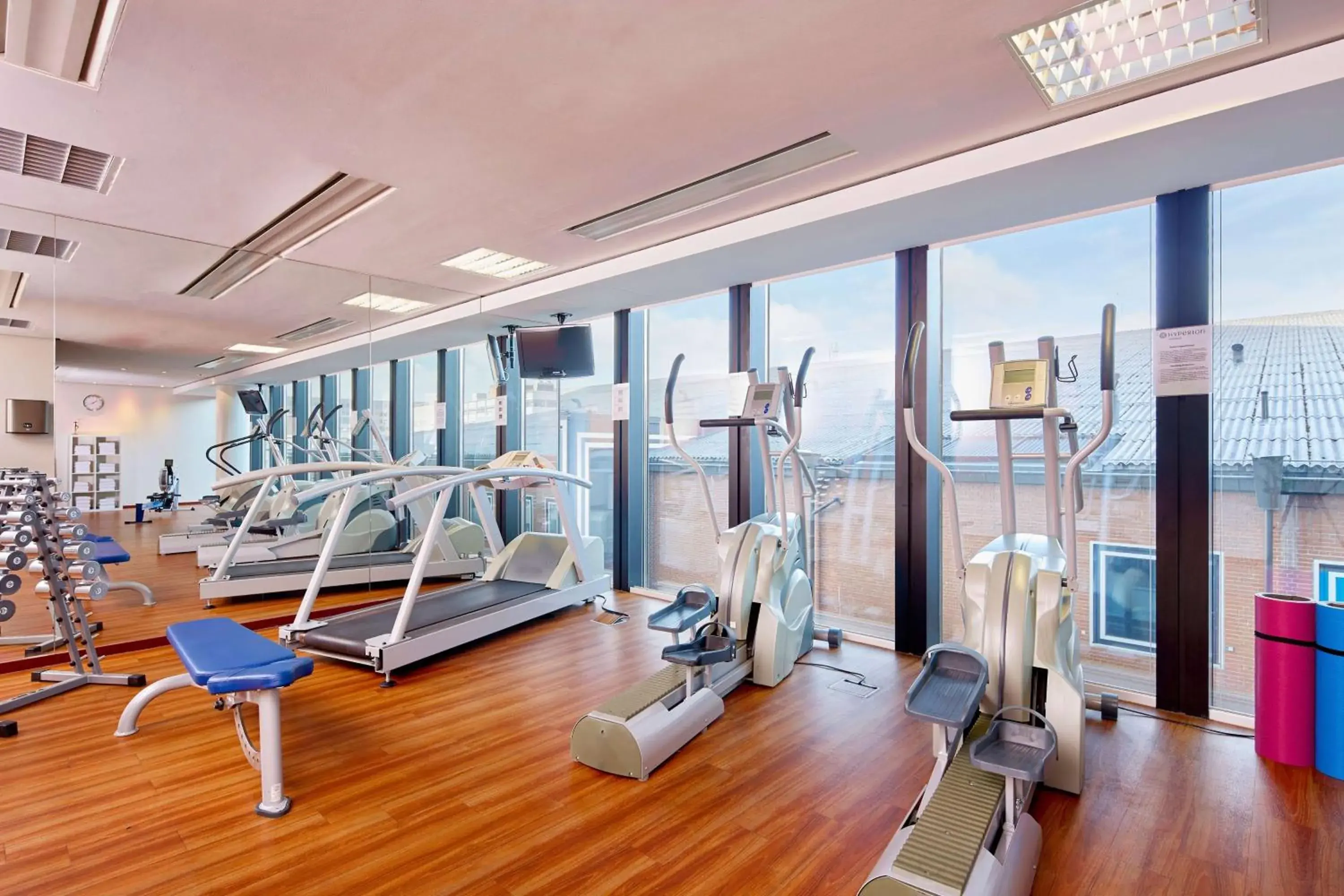 Fitness centre/facilities in HYPERION Hotel Basel Fitness centre/facilities in HYPERION Hotel Basel