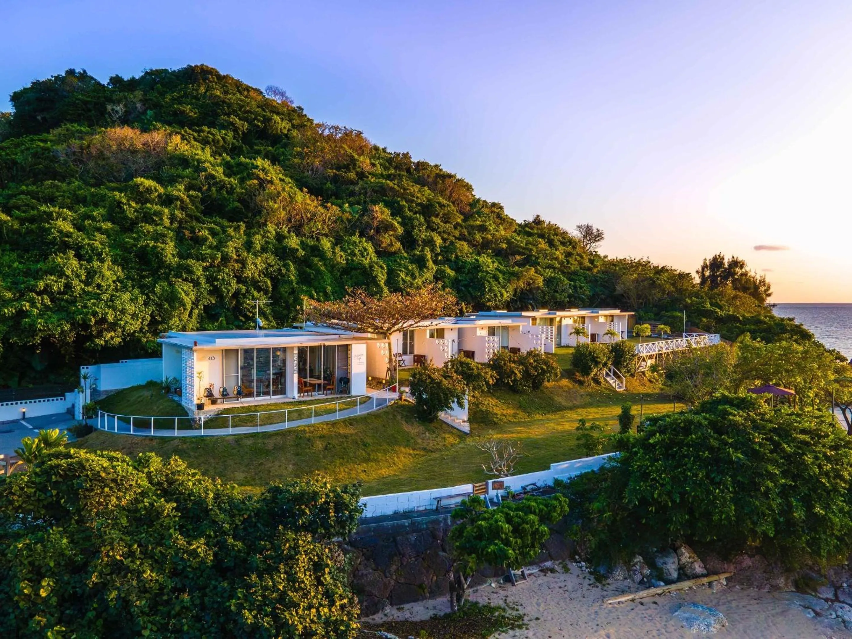 Property building in 413 Hamahiga Hotel＆Cafe