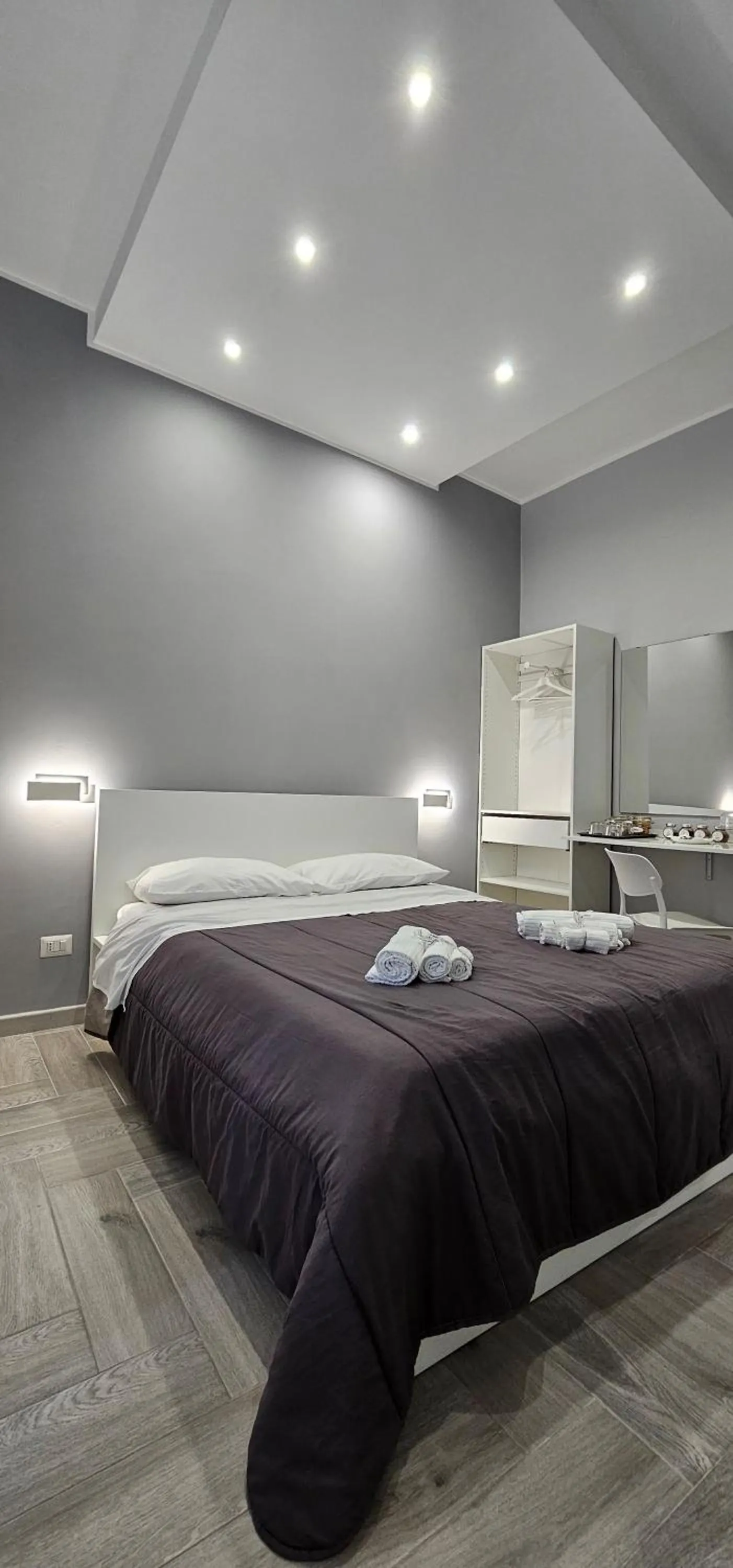 Bed in Duomo View Naples