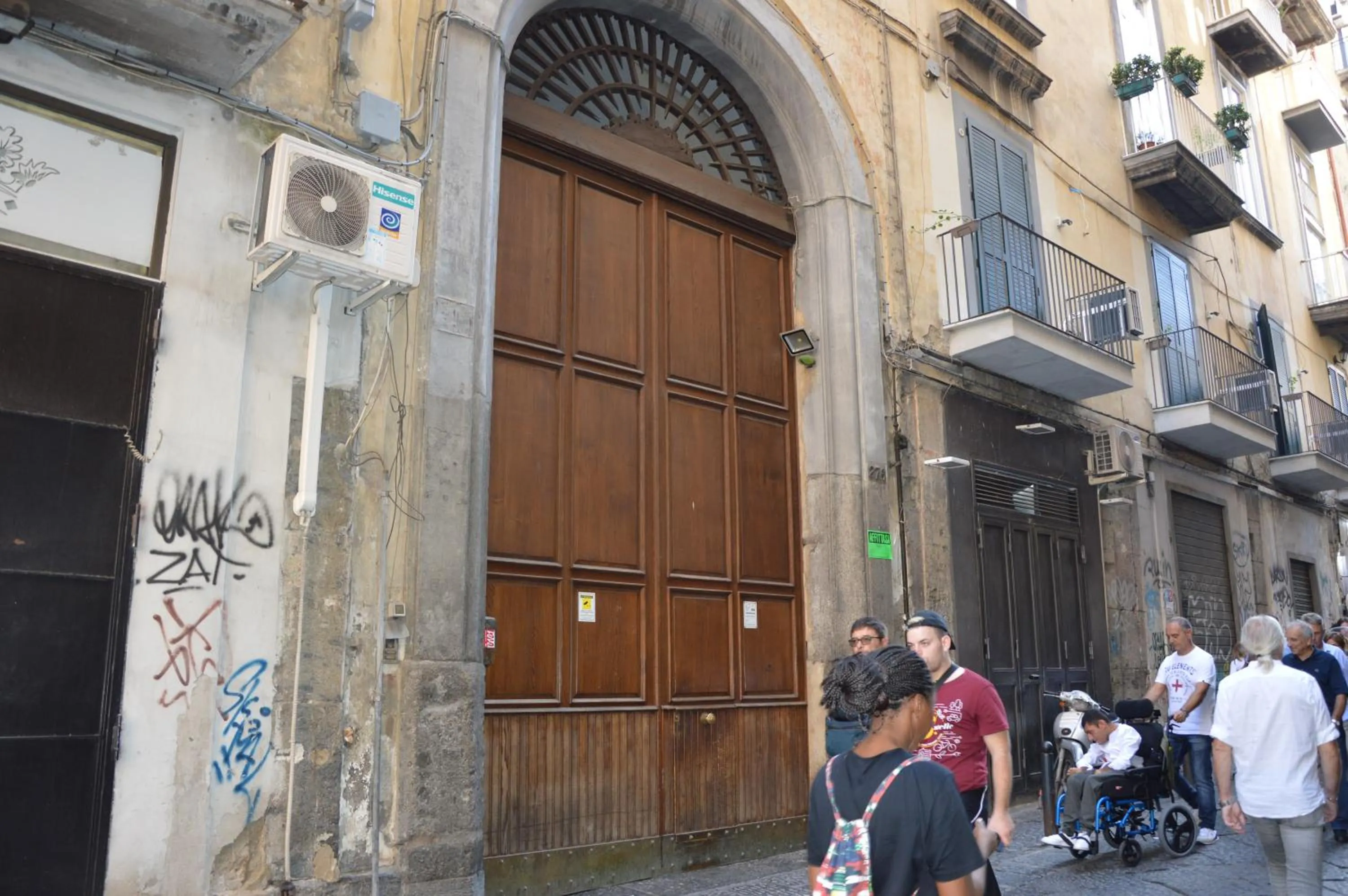 Property building in Duomo View Naples