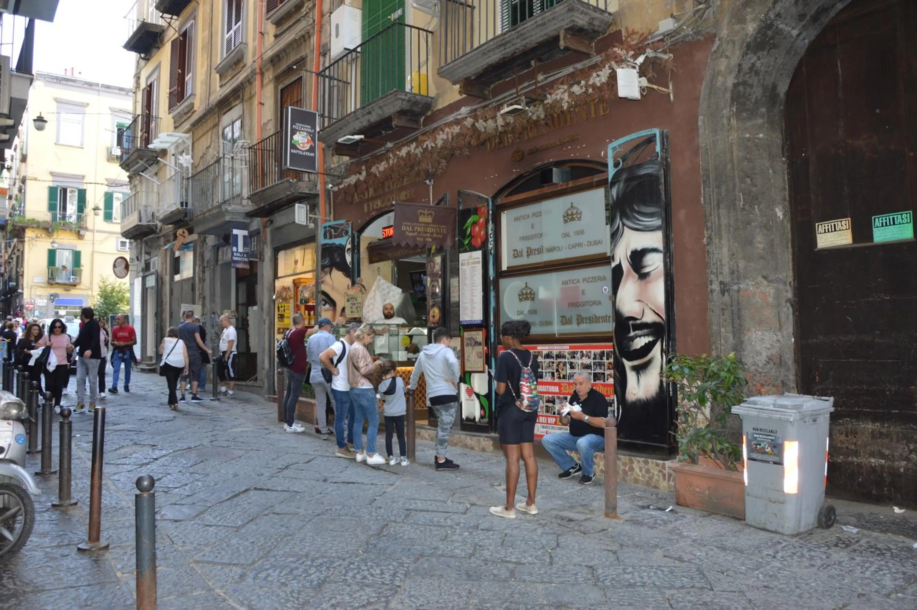 Property building in Duomo View Naples