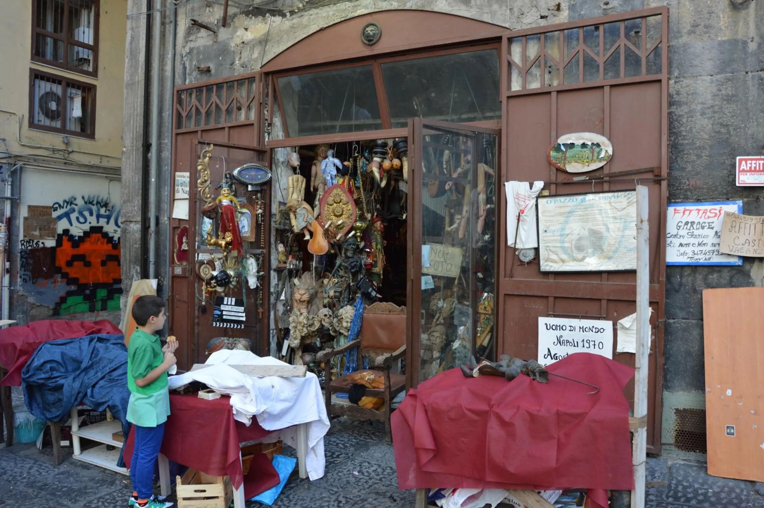 Property building in Duomo View Naples