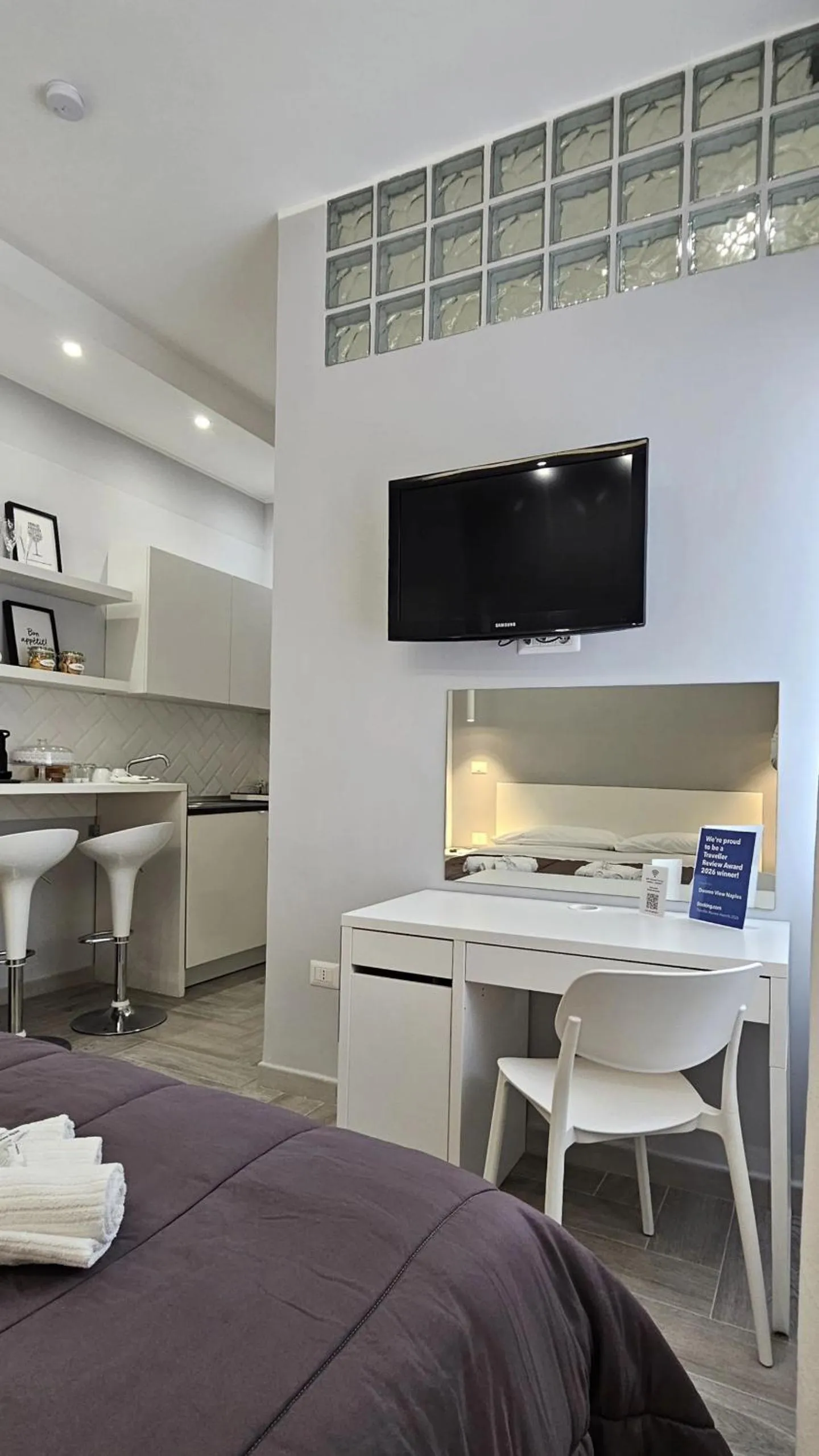 Bed in Duomo View Naples