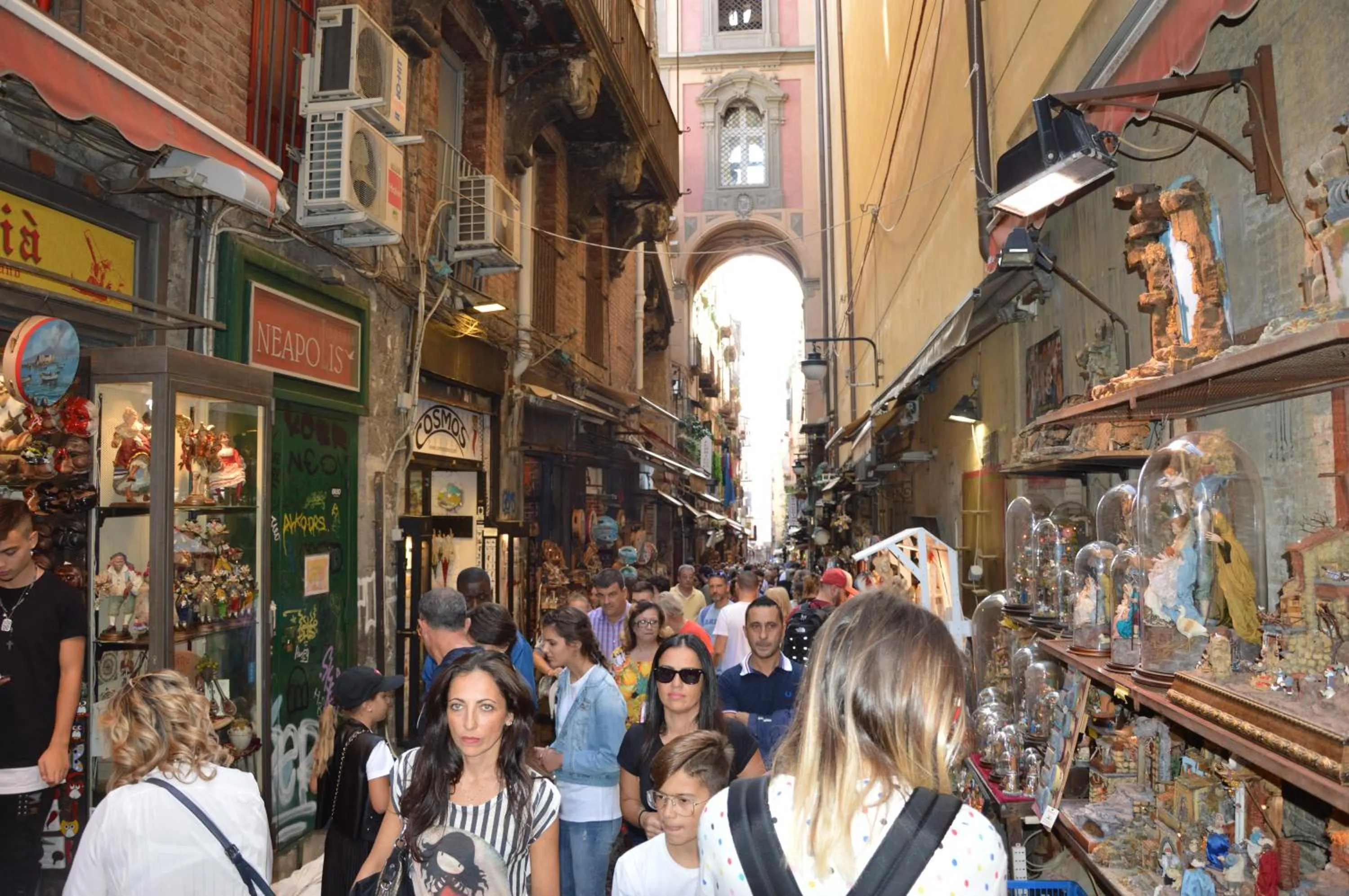 Property building in Duomo View Naples