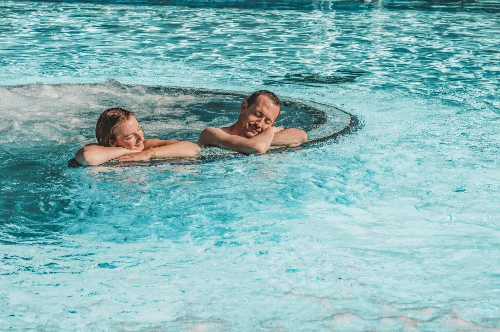 Hot Tub in Thermal Hotels & Walliser Alpentherme Leukerbad