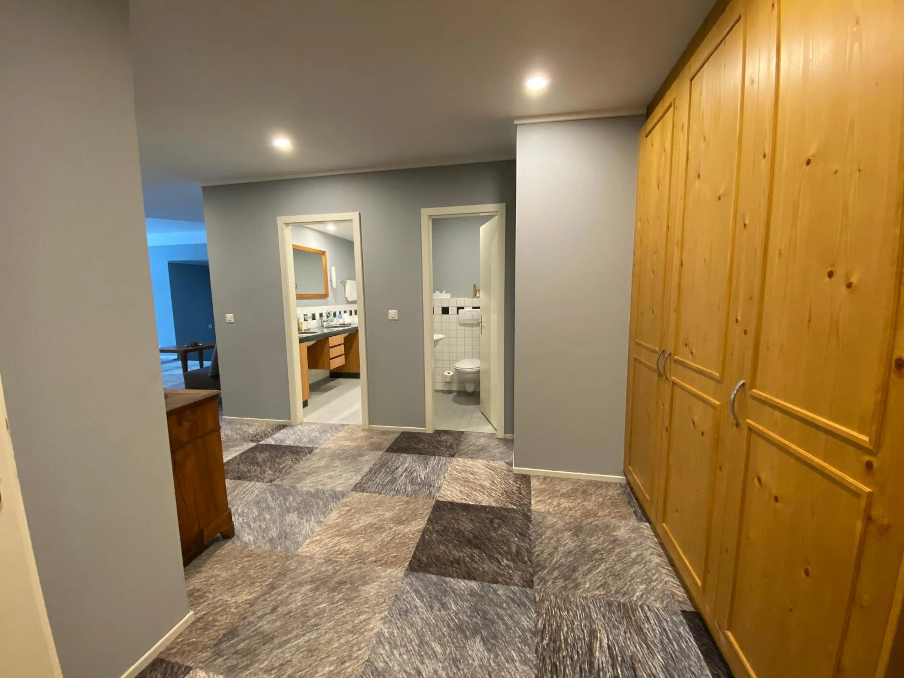 Bathroom, Bed in Thermal Hotels & Walliser Alpentherme Leukerbad