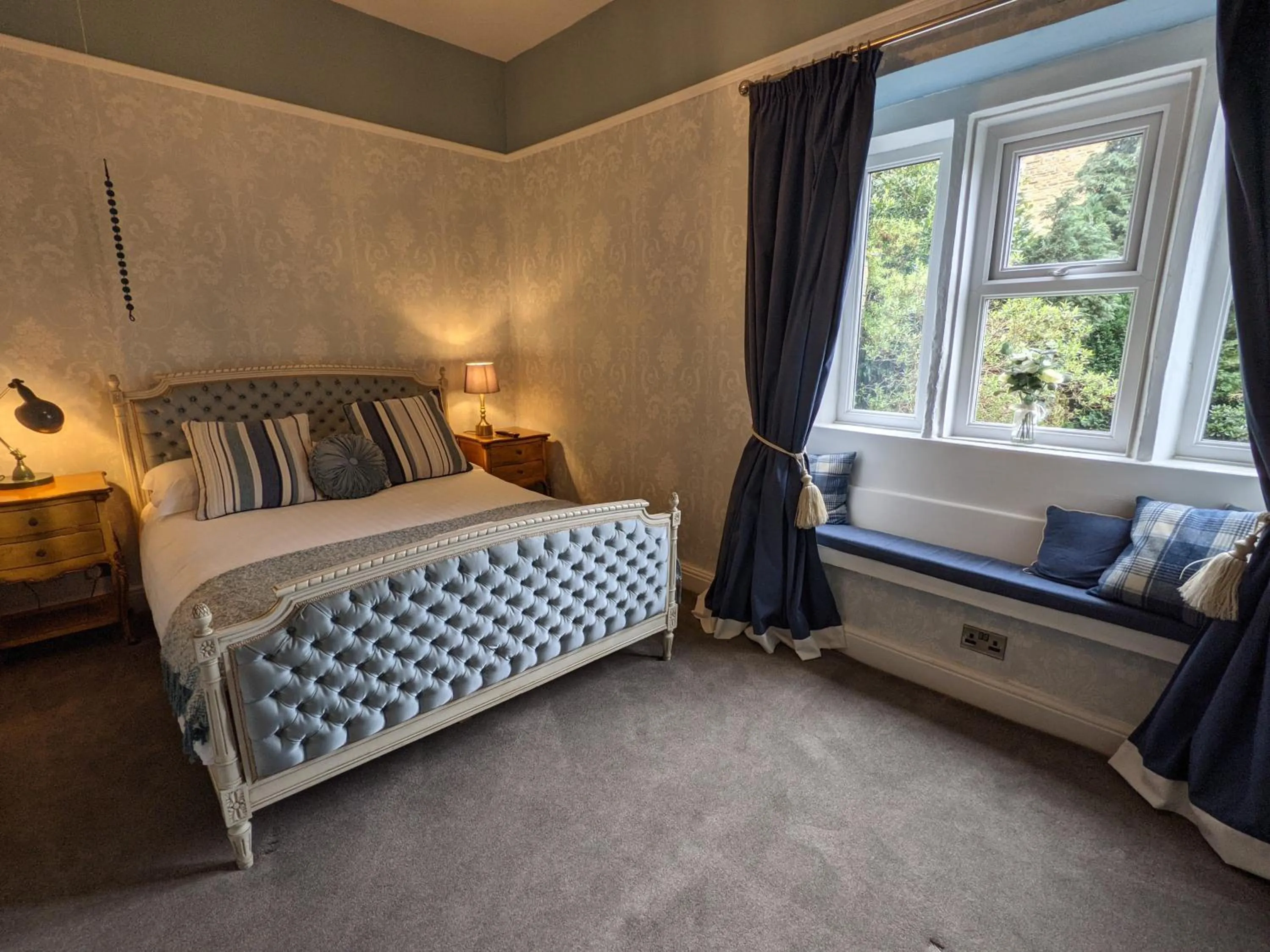 Bedroom, Bed in Shibden Hall View