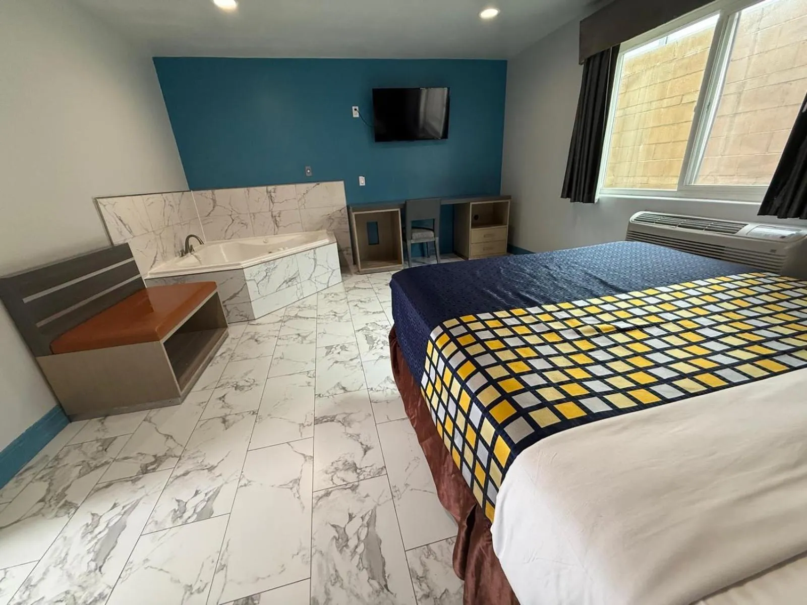 Photo of the whole room, Bed in Travel Inn Motel