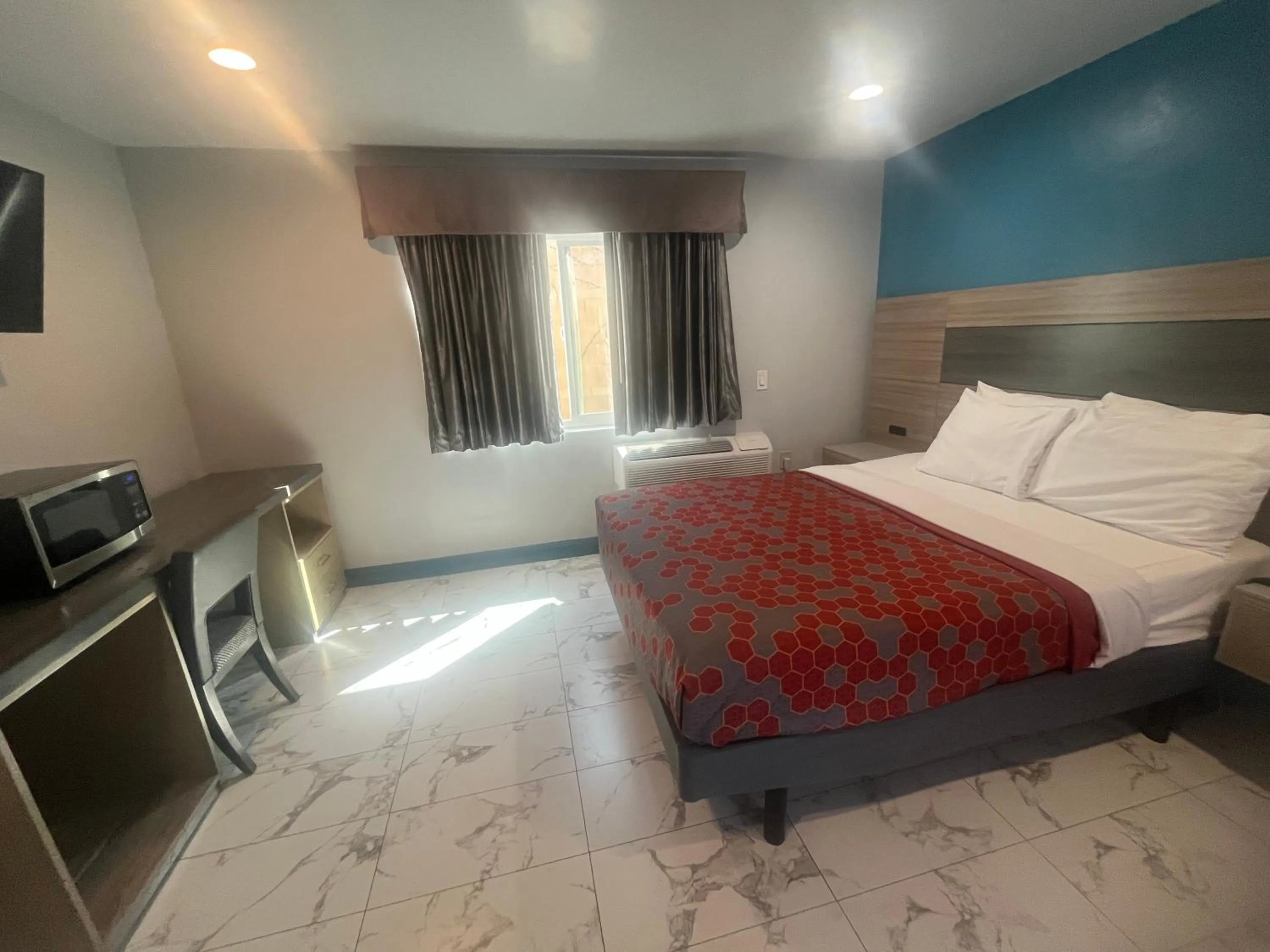 Photo of the whole room, Bed in Travel Inn Motel