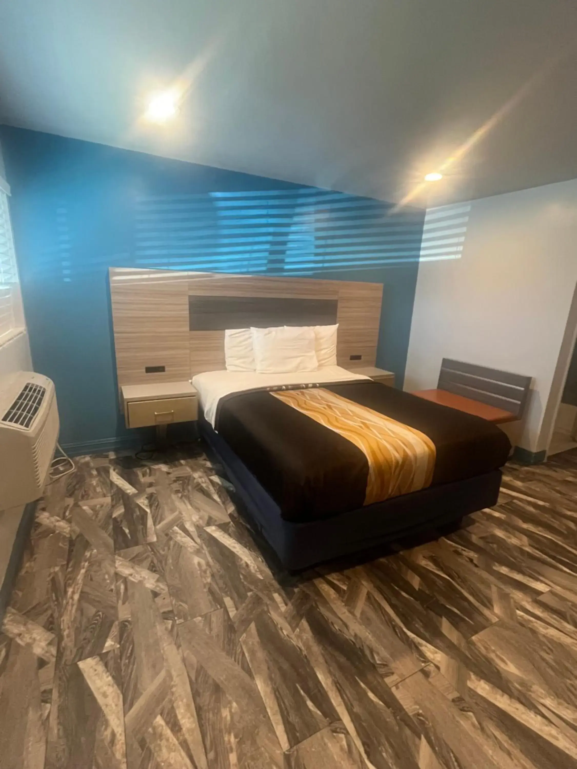 Bed in Travel Inn Motel Bed in Travel Inn Motel