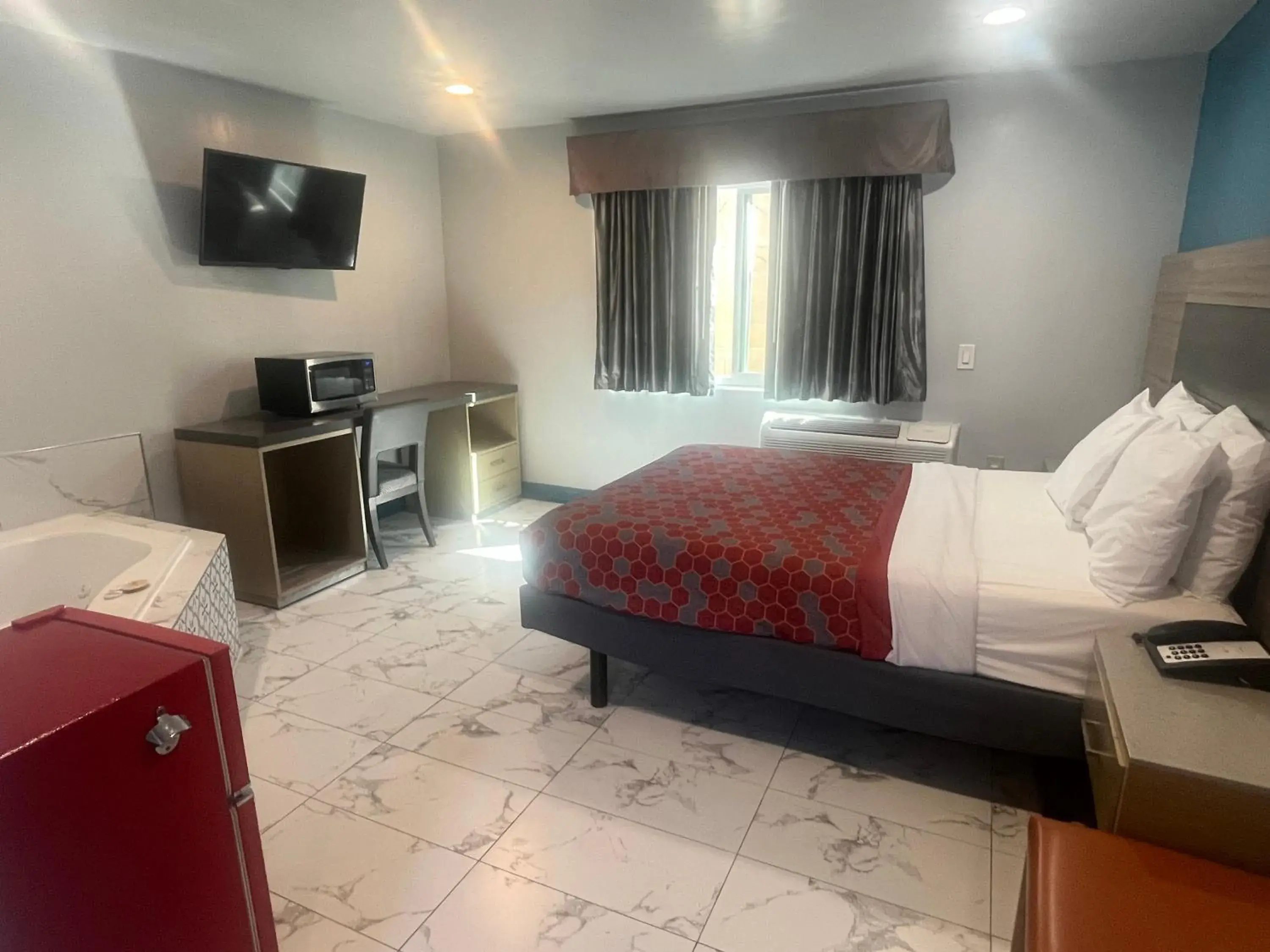 Photo of the whole room, Bed in Travel Inn Motel Photo of the whole room, Bed in Travel Inn Motel