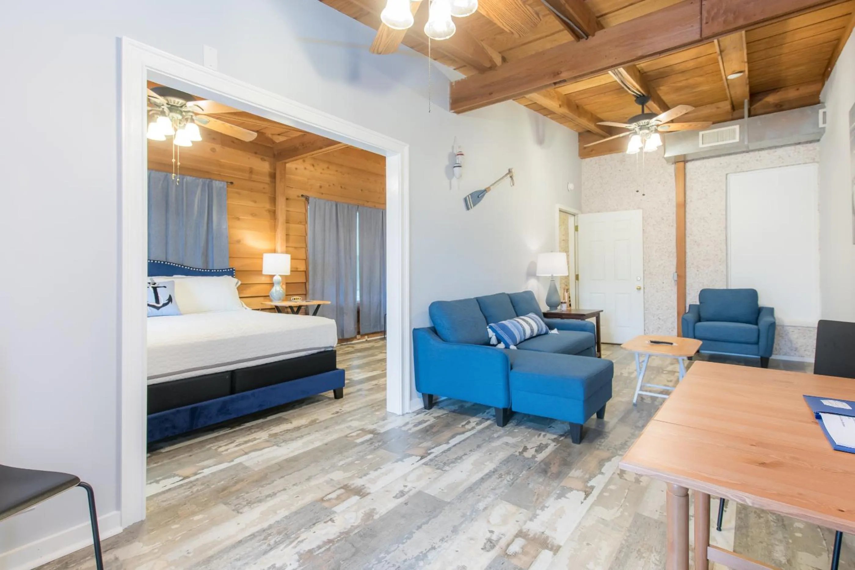 Bed in Darien Dockside Inn