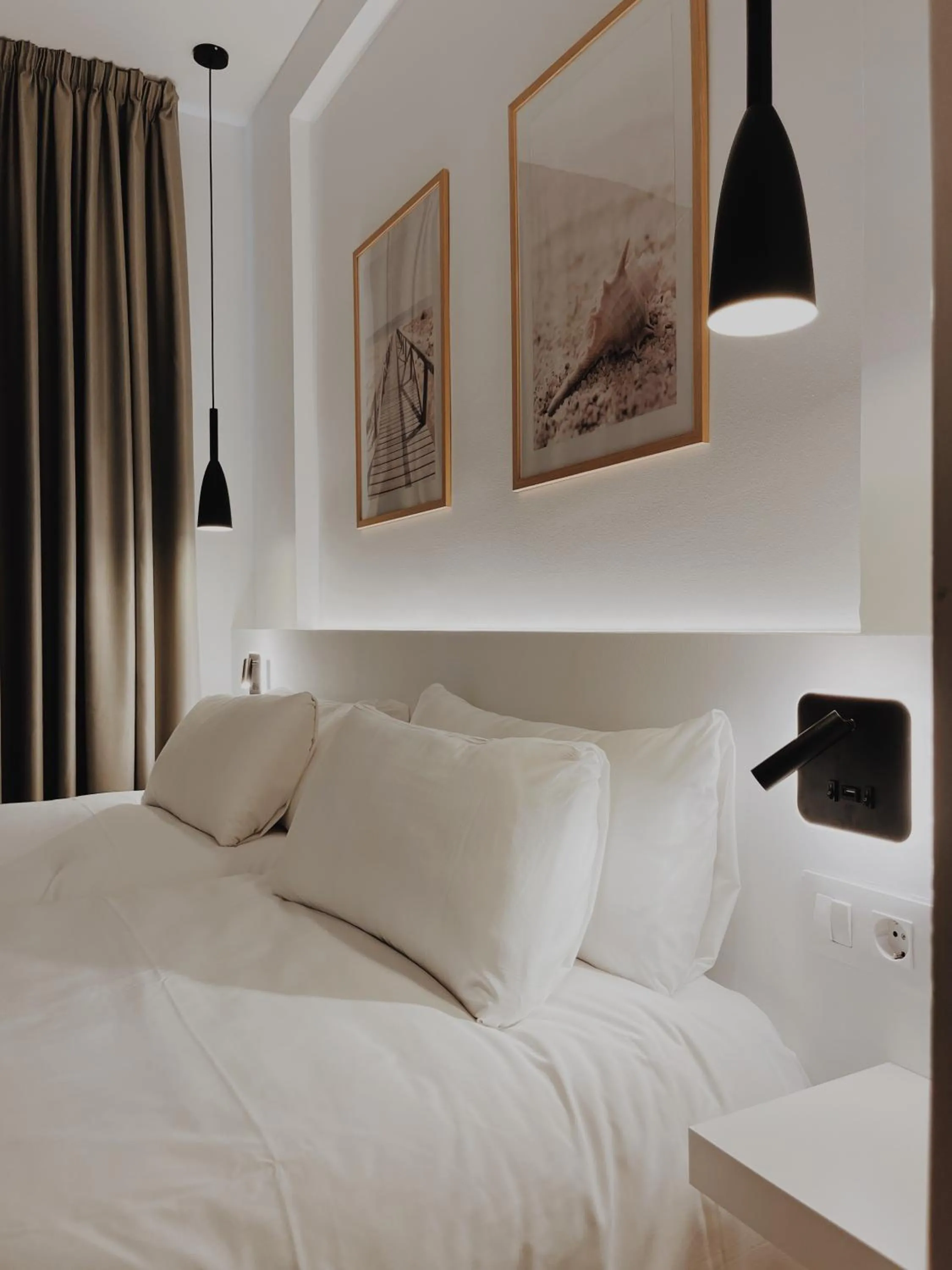 Double or Twin Room with Side Sea View in Hotel Bonaire