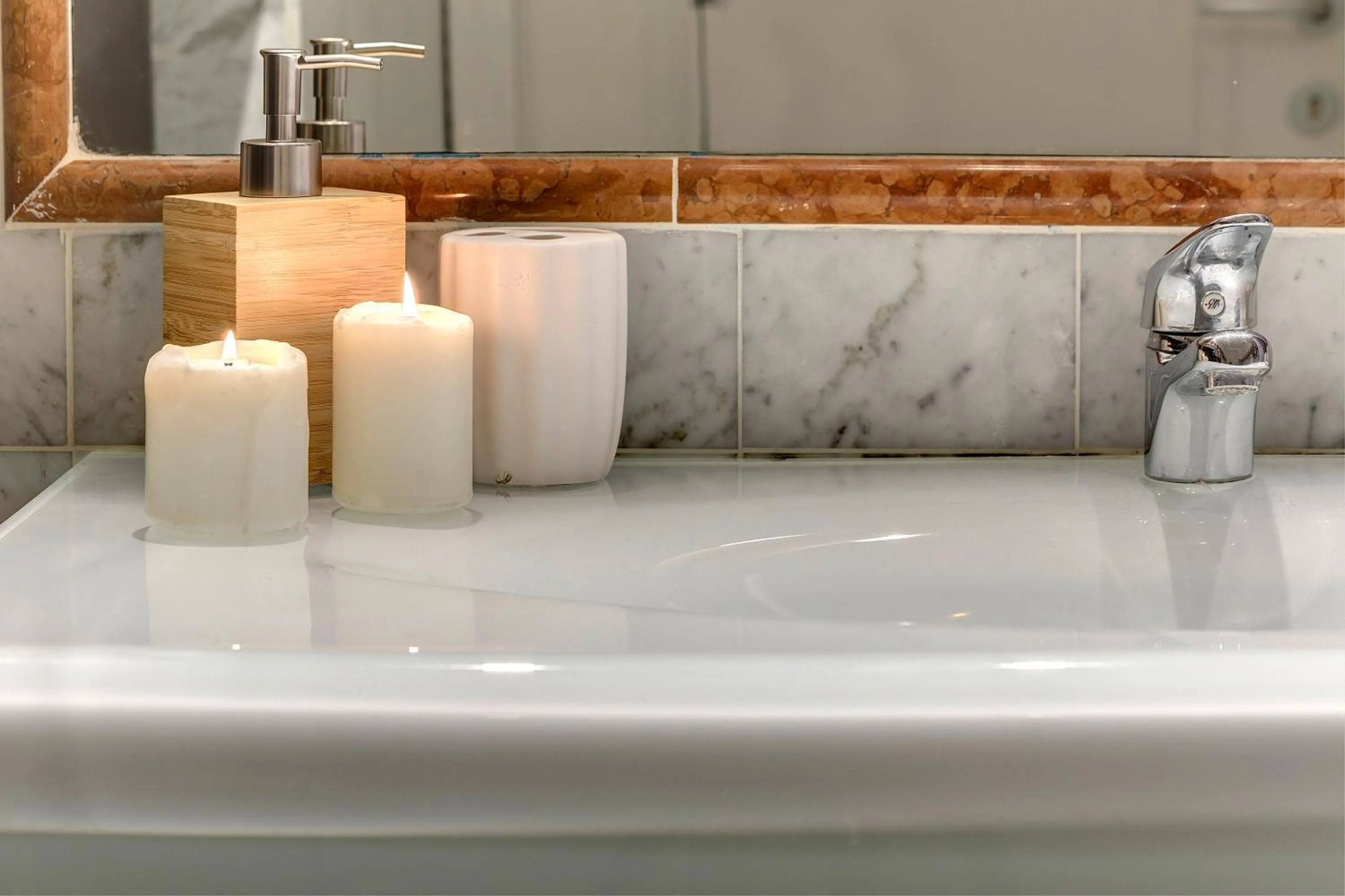Bathroom in Tegolaio Apartment by Mamo Florence