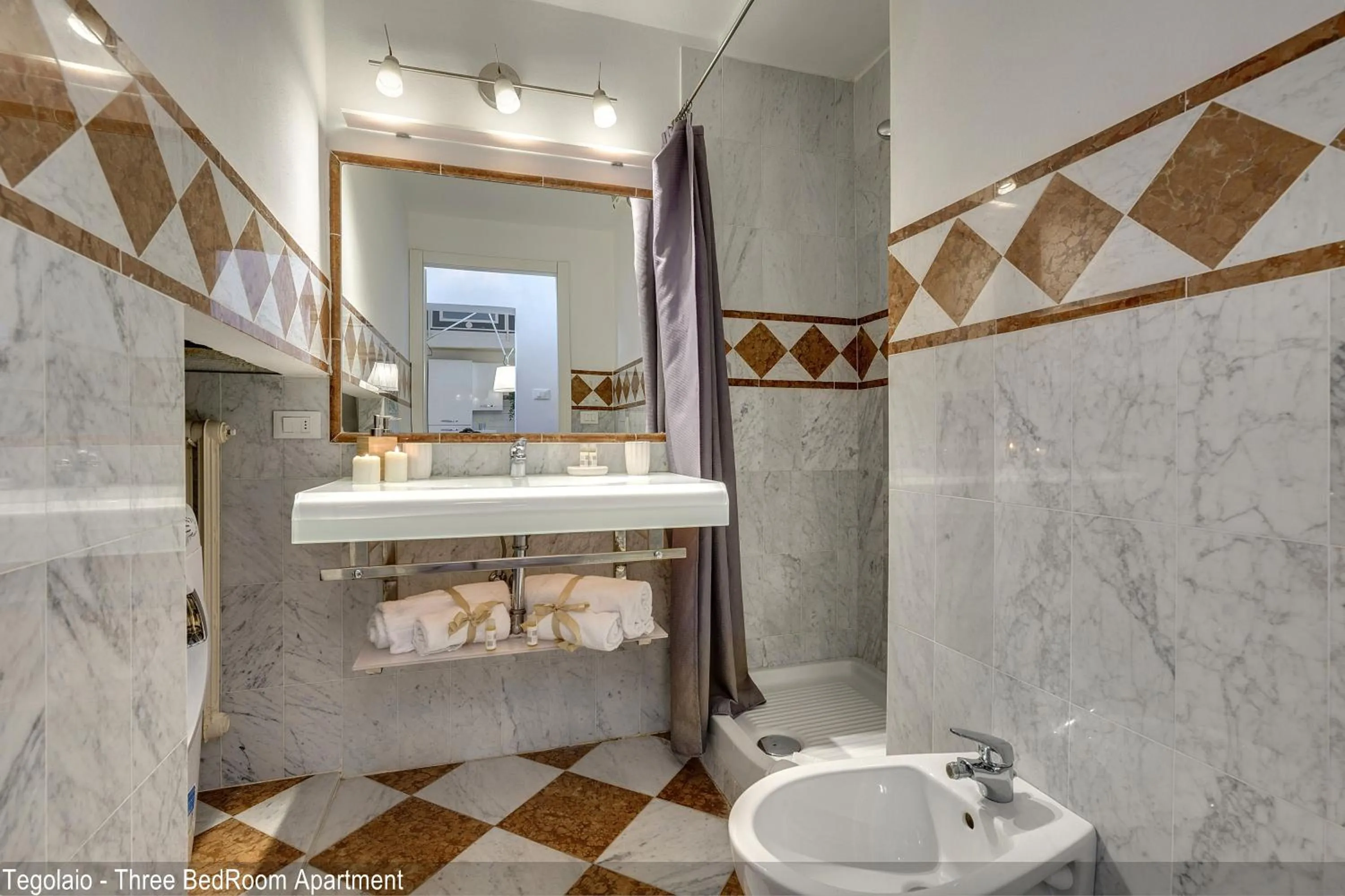 Bathroom in Tegolaio Apartments by Mamo Florence