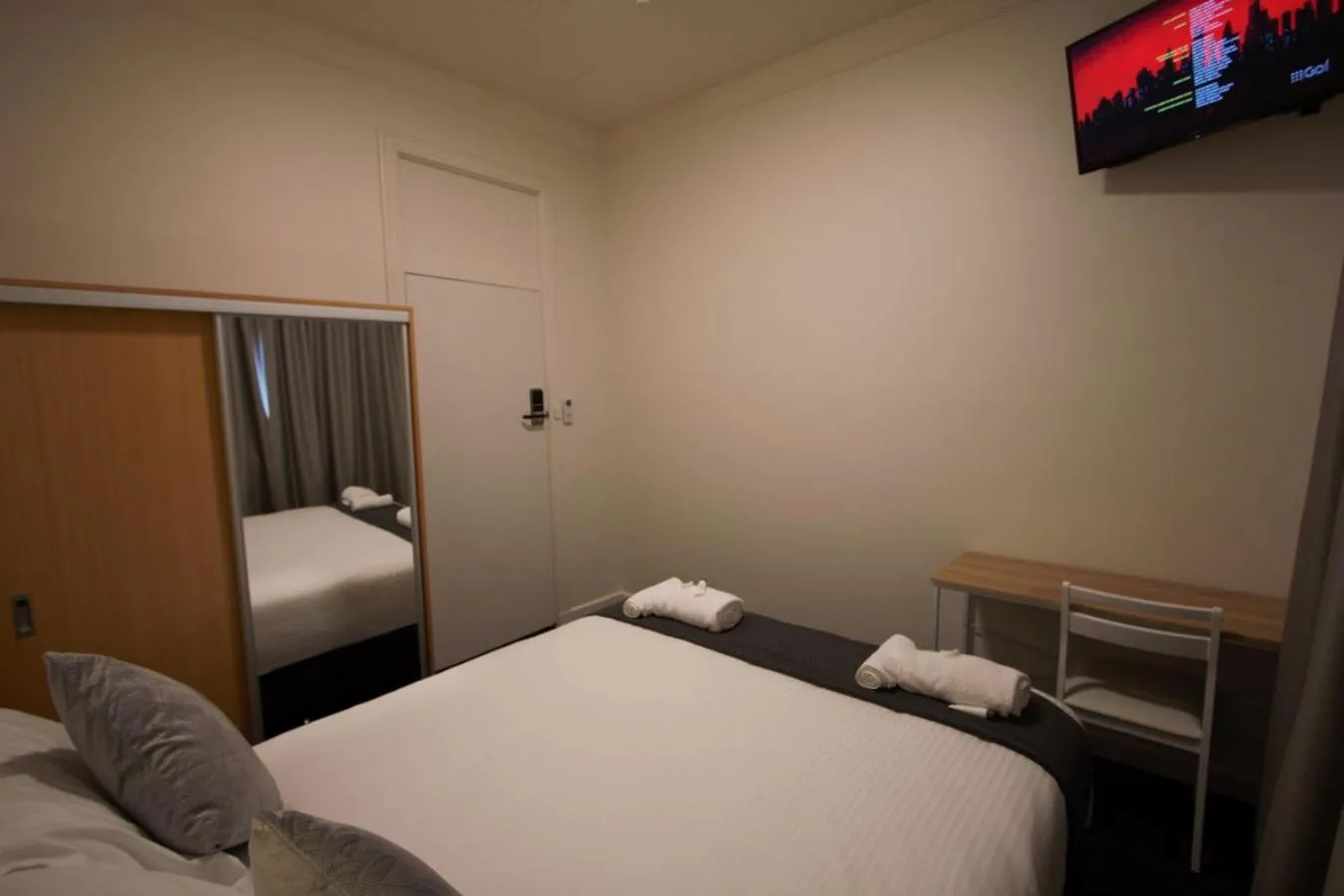 TV and multimedia, Bed in Sydney Junction Hotel
