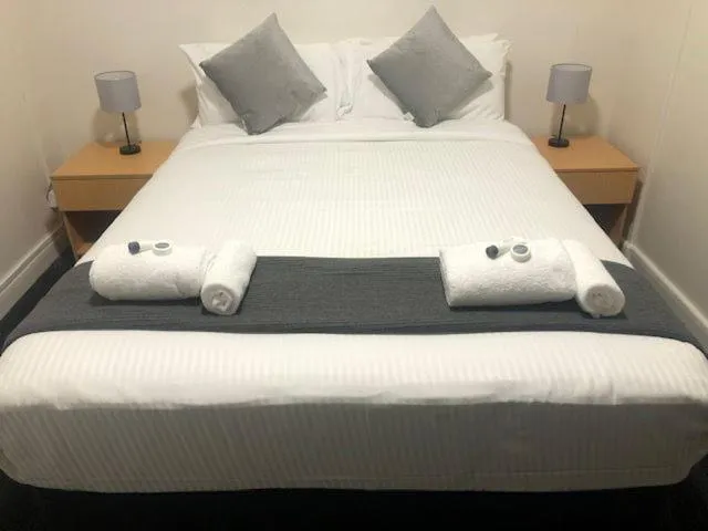 Bedroom, Bed in Sydney Junction Hotel