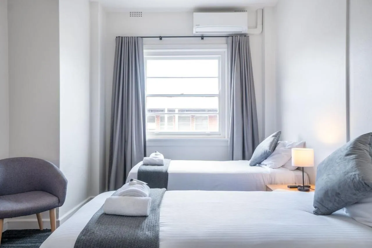 air conditioner, Bed in Sydney Junction Hotel