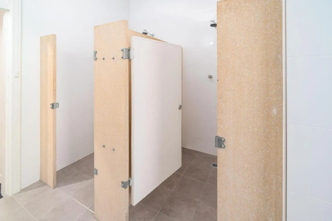 Bathroom in Sydney Junction Hotel