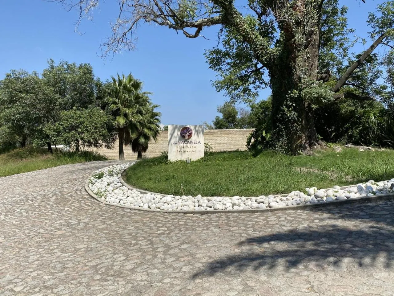 Facade/entrance in Hotel & Spa Luna Canela Boutique