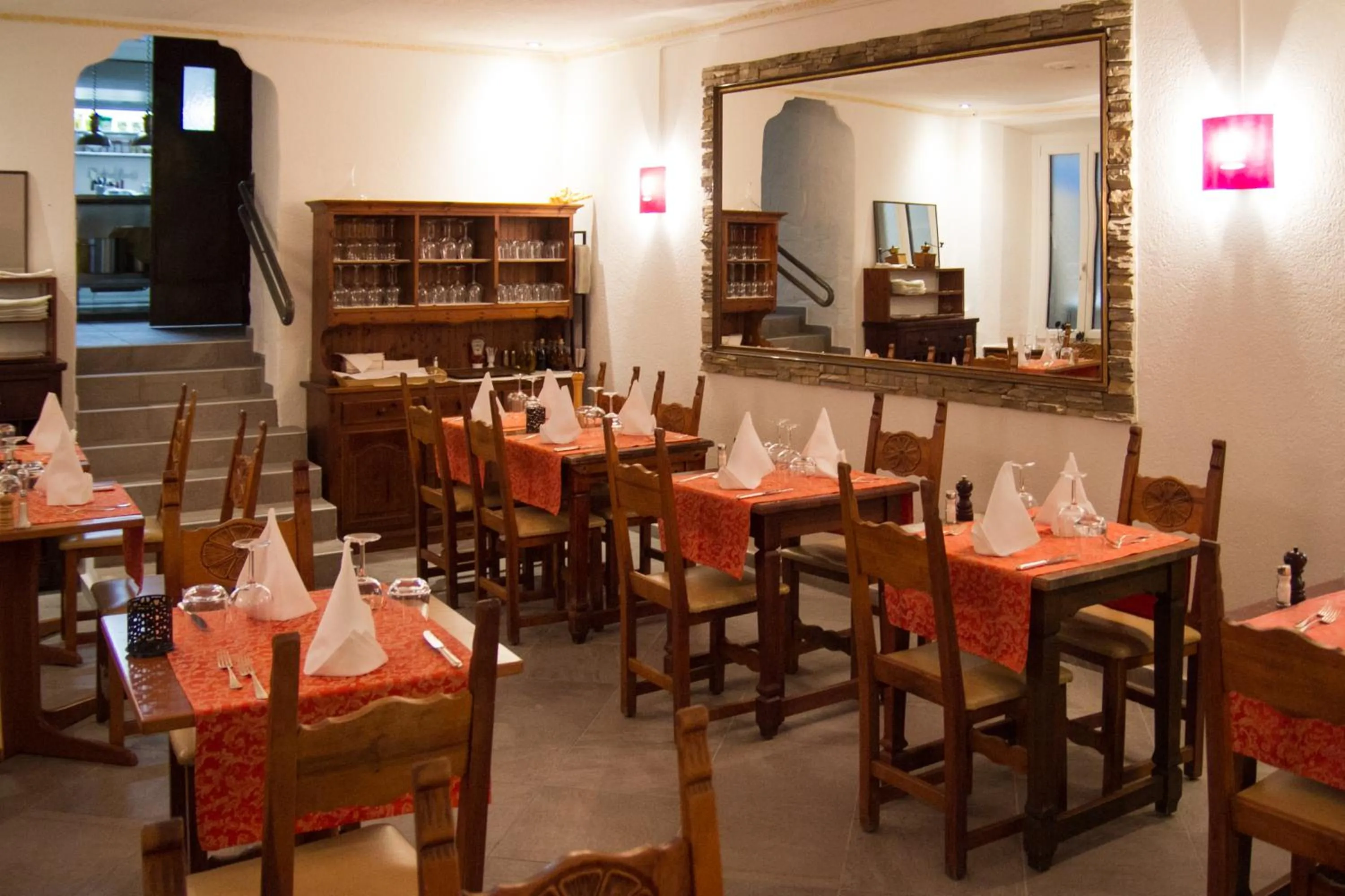 Restaurant/places to eat in Hotel America