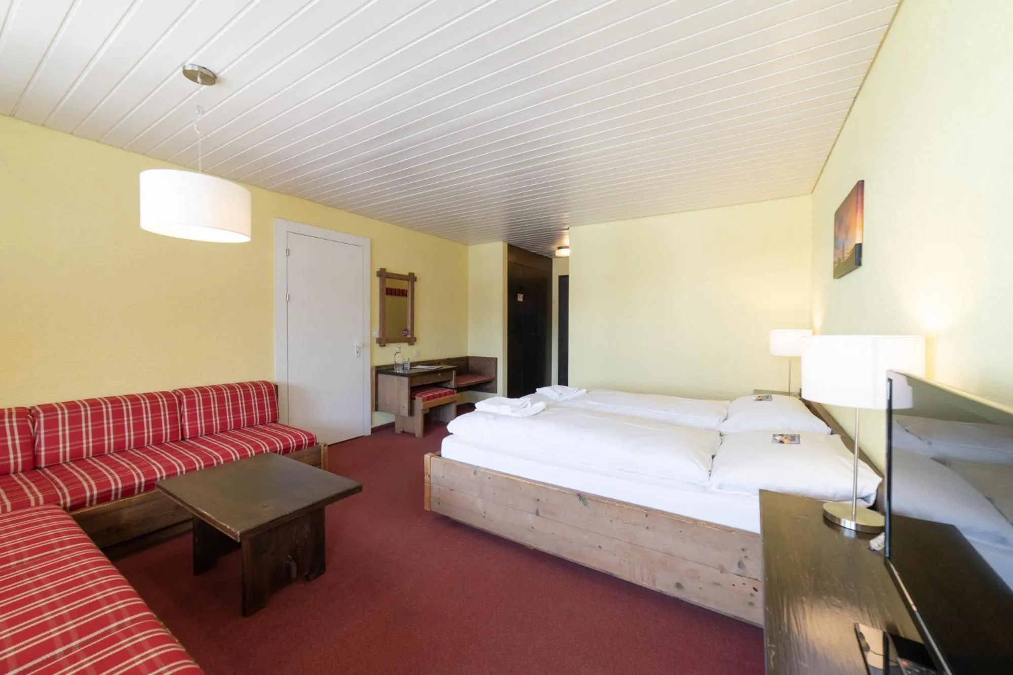 Bed in Hotel Säntis Lodge