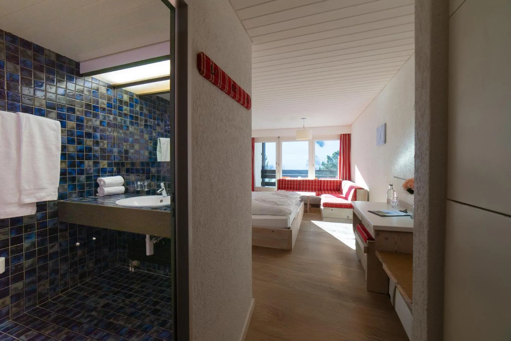 Bathroom, Bed in Hotel Säntis Lodge