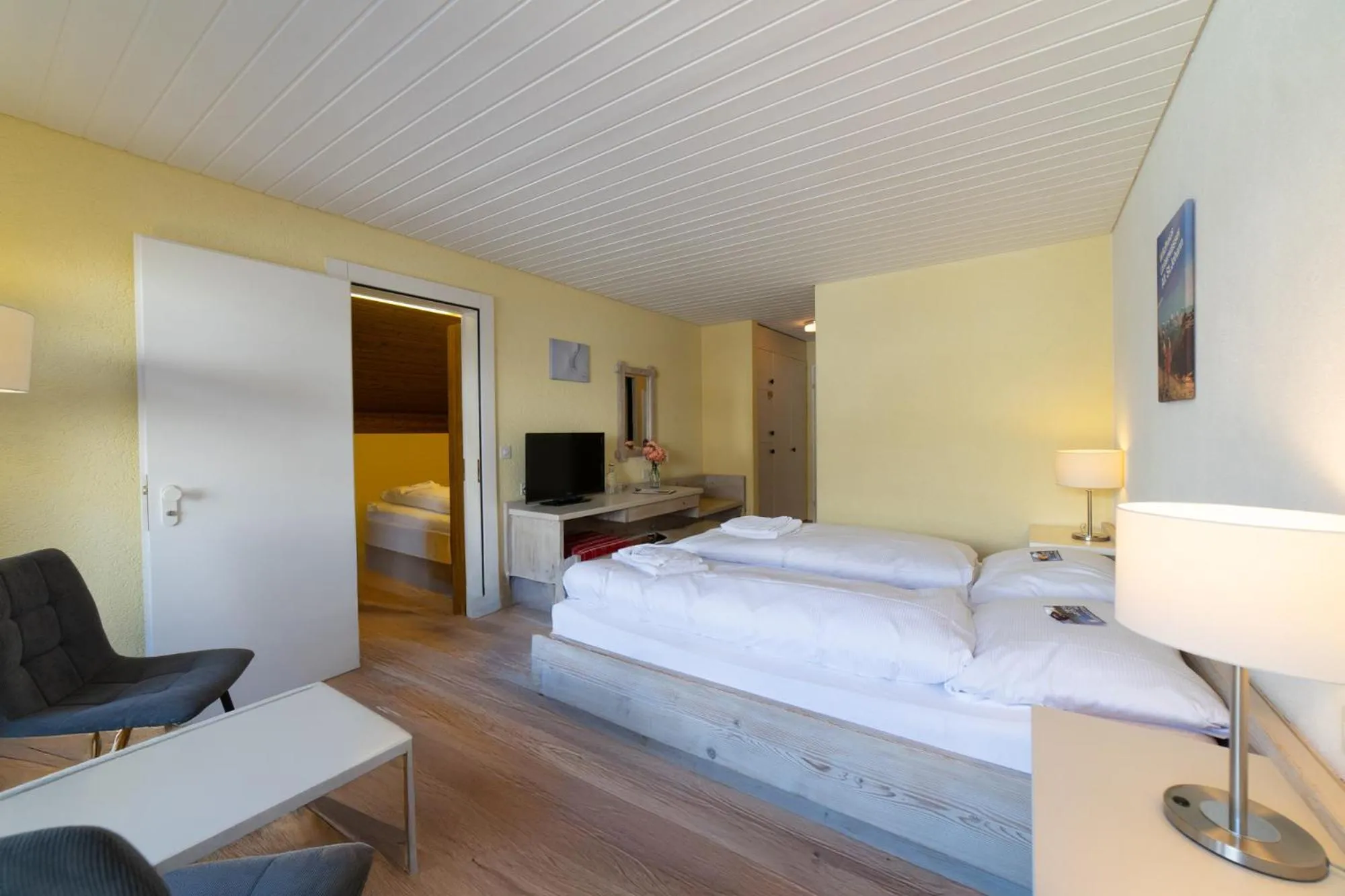 Bedroom, Bed in Hotel Säntis Lodge