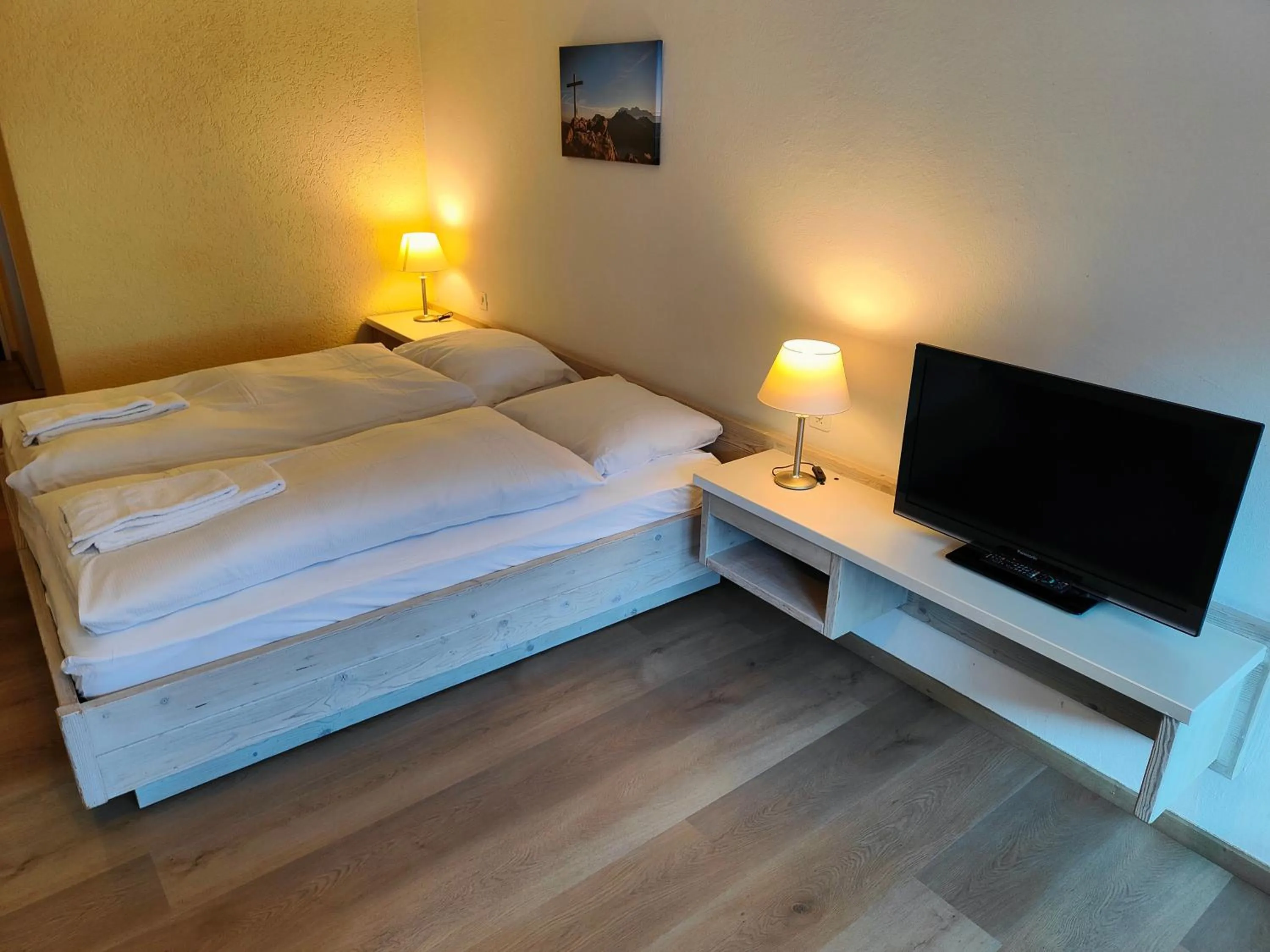 Photo of the whole room, Bed in Hotel Säntis Lodge
