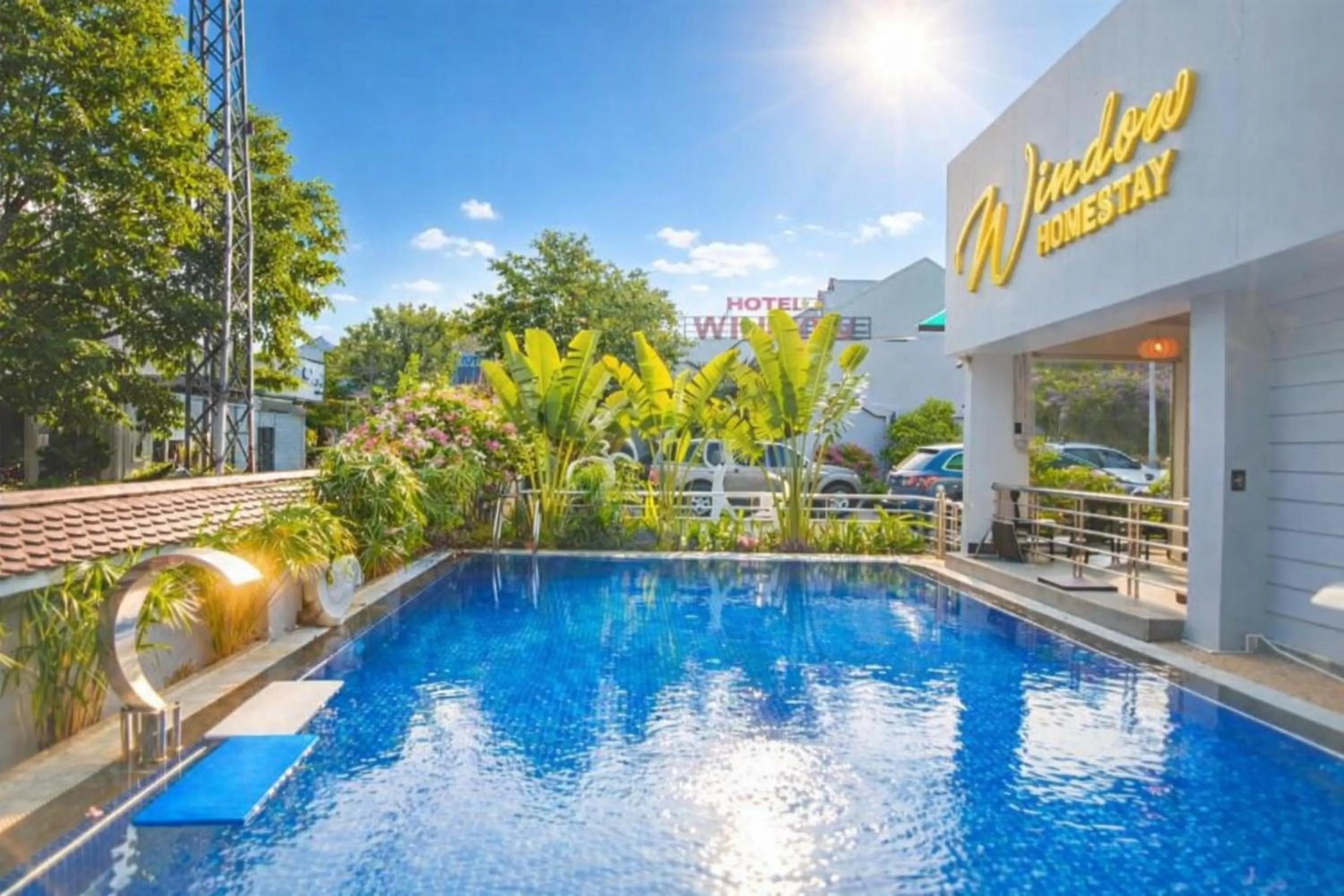 Swimming pool in Window Homestay