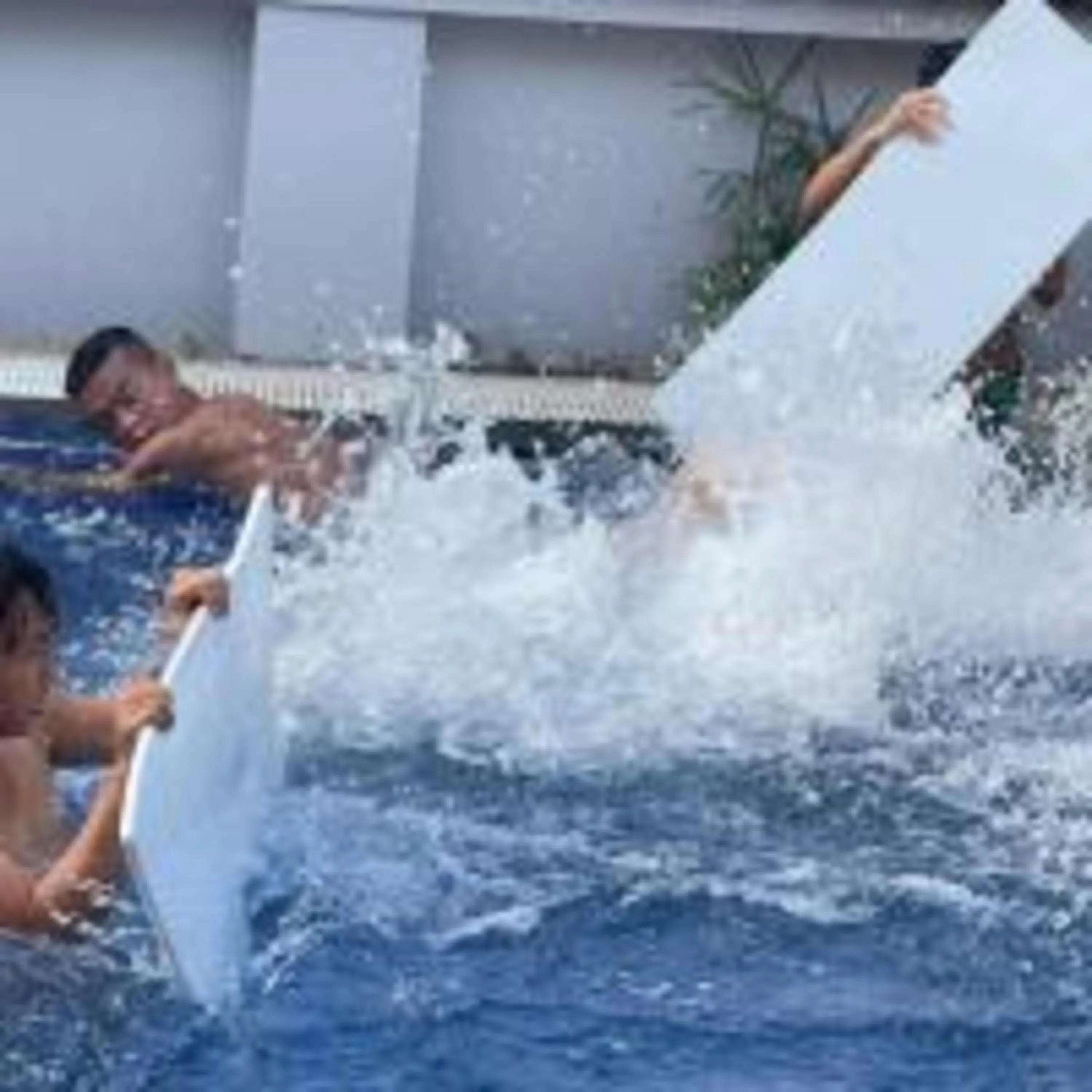 Swimming pool in Window Homestay