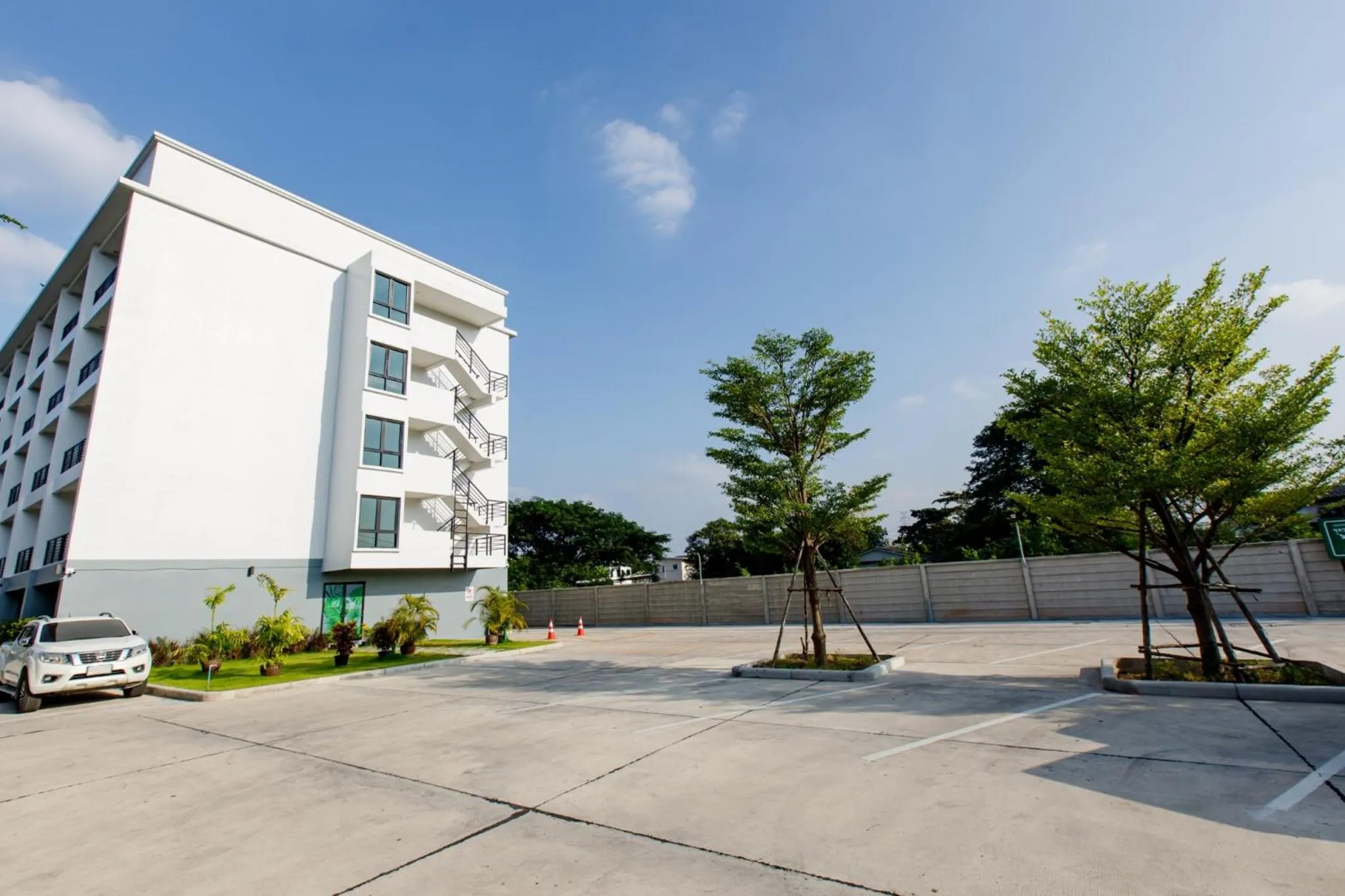 Area and facilities in Le Lert Hotel Ratchaburi
