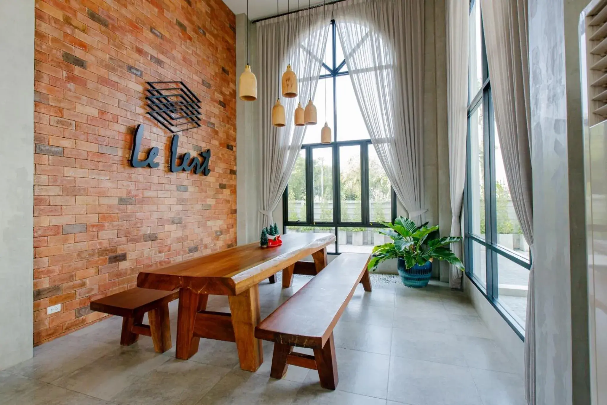 Lobby or reception in Le Lert Hotel Ratchaburi Lobby or reception in Le Lert Hotel Ratchaburi