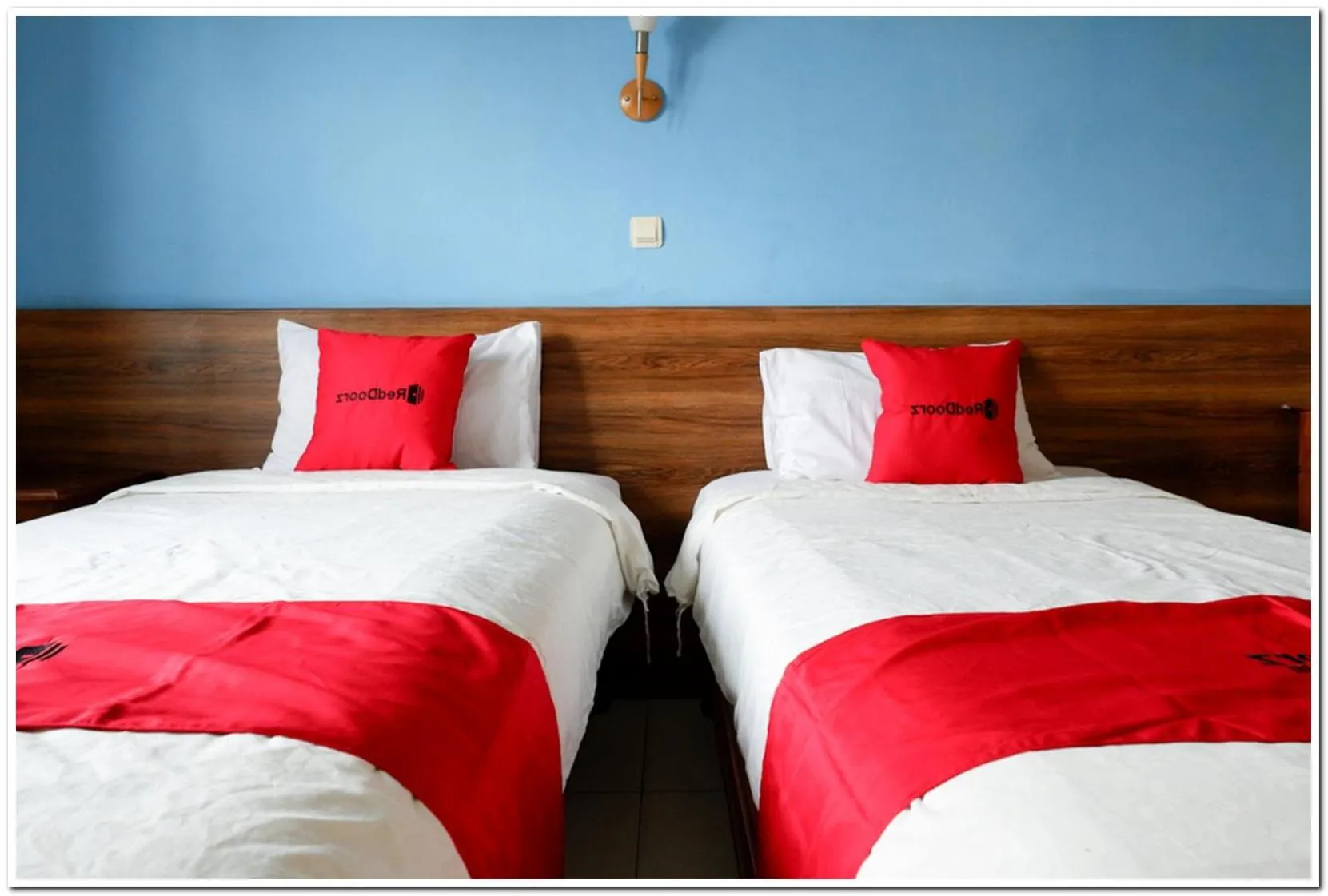 Bedroom in RedDoorz near Lempuyangan Train Station