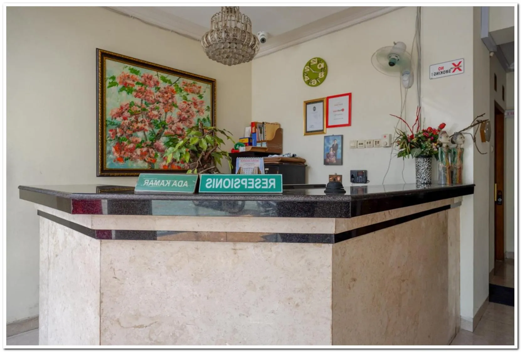 Lobby or reception, Lobby/Reception in RedDoorz near Lempuyangan Train Station