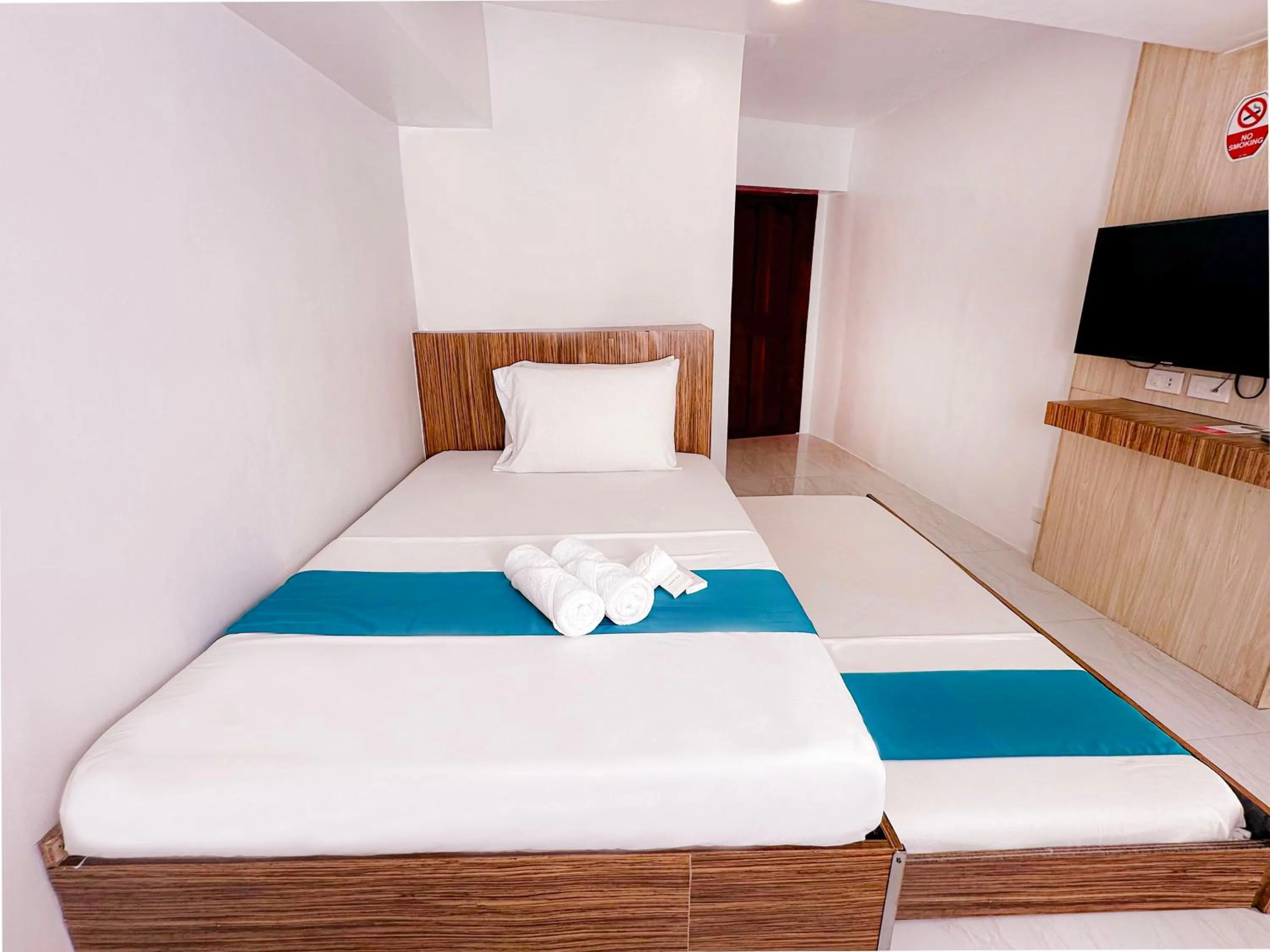 Photo of the whole room, Bed in Circuit Hostel